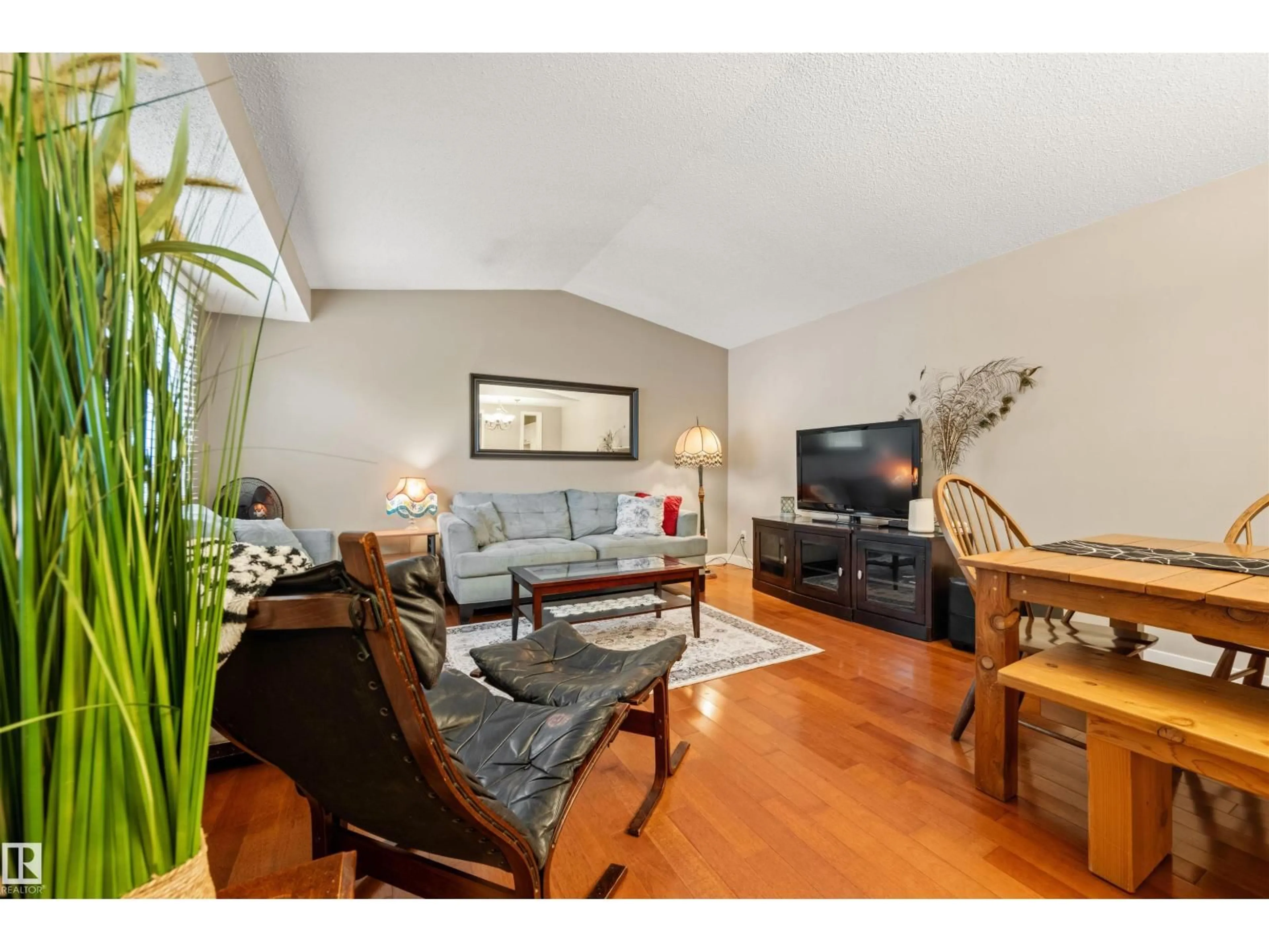 Living room with furniture, wood/laminate floor for 618 WILLOW CT, Edmonton Alberta T5T2K7