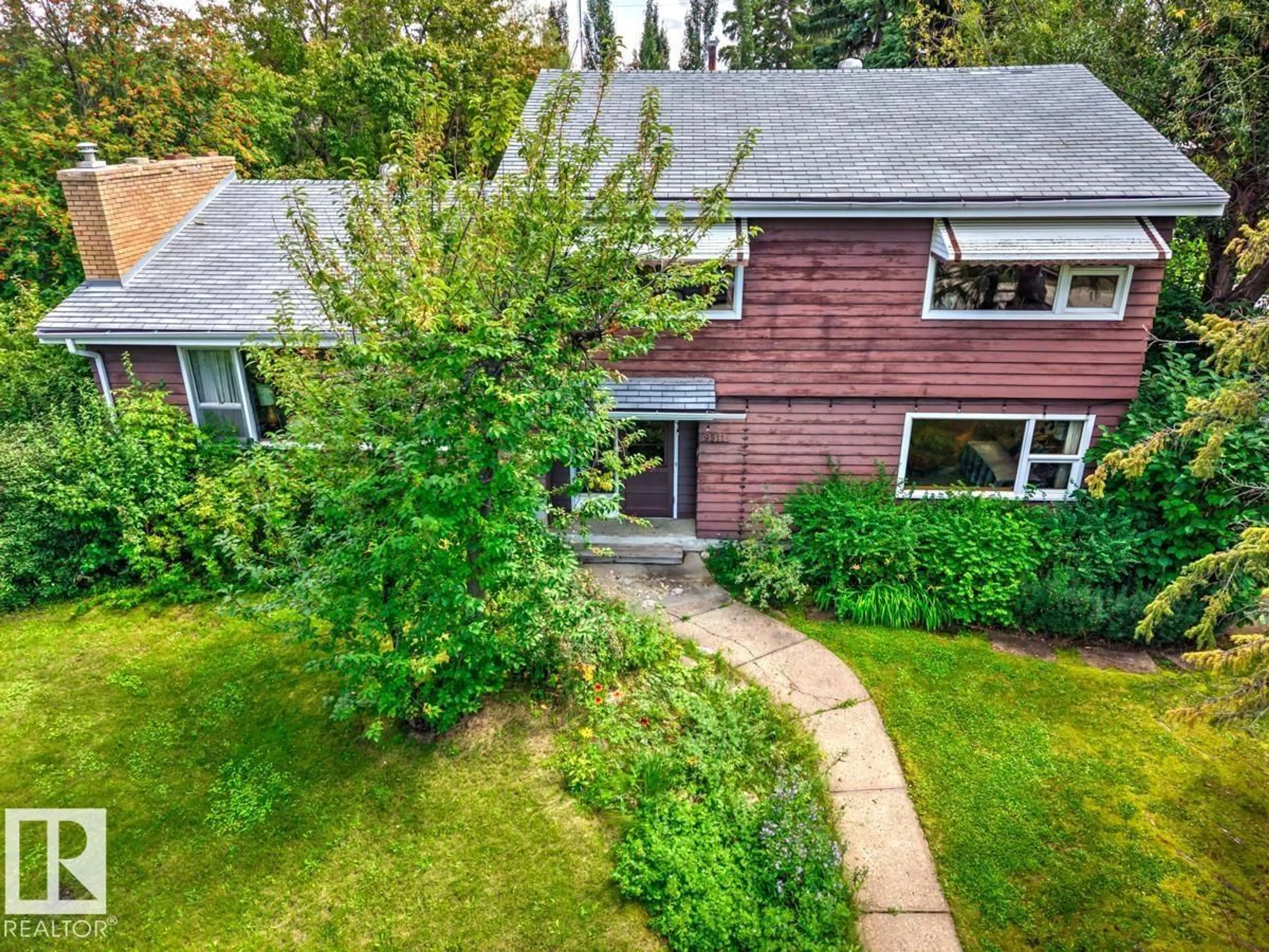 A pic from outside/outdoor area/front of a property/back of a property/a pic from drone, street for NW - 9511 141 ST, Edmonton Alberta T5N2M5