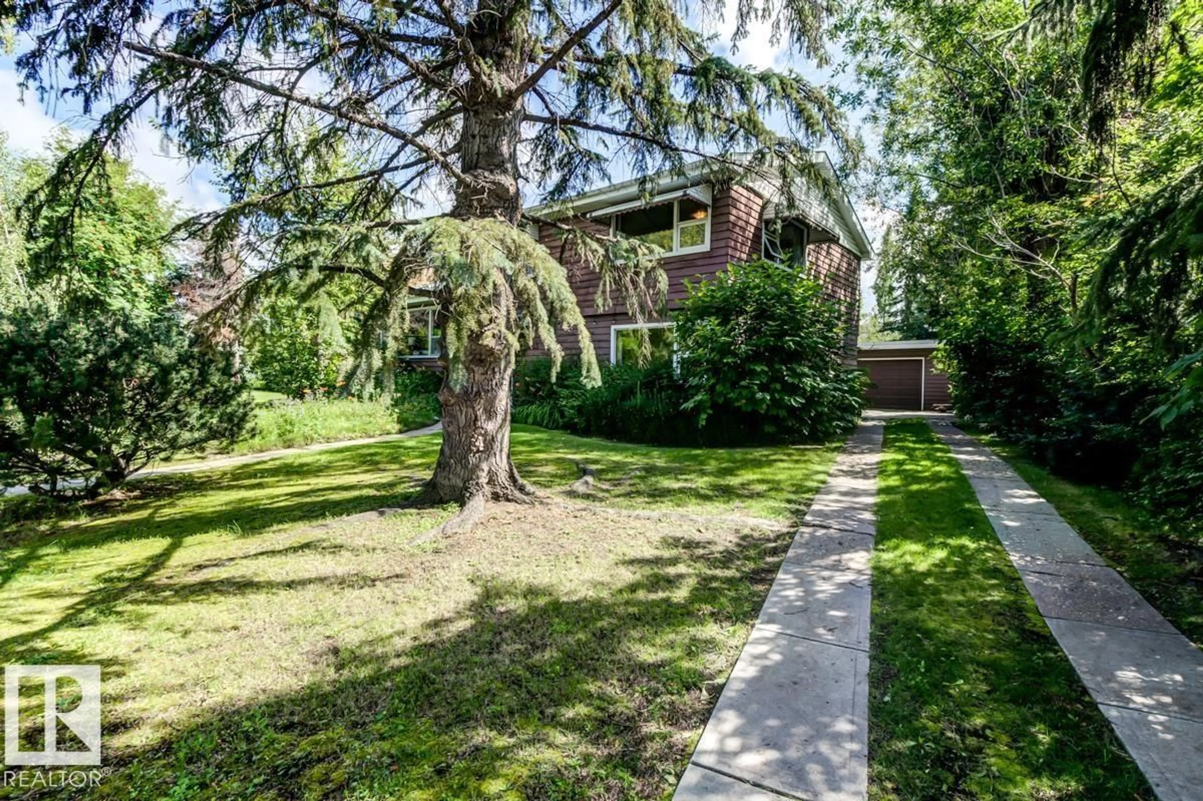 A pic from outside/outdoor area/front of a property/back of a property/a pic from drone, street for NW - 9511 141 ST, Edmonton Alberta T5N2M5