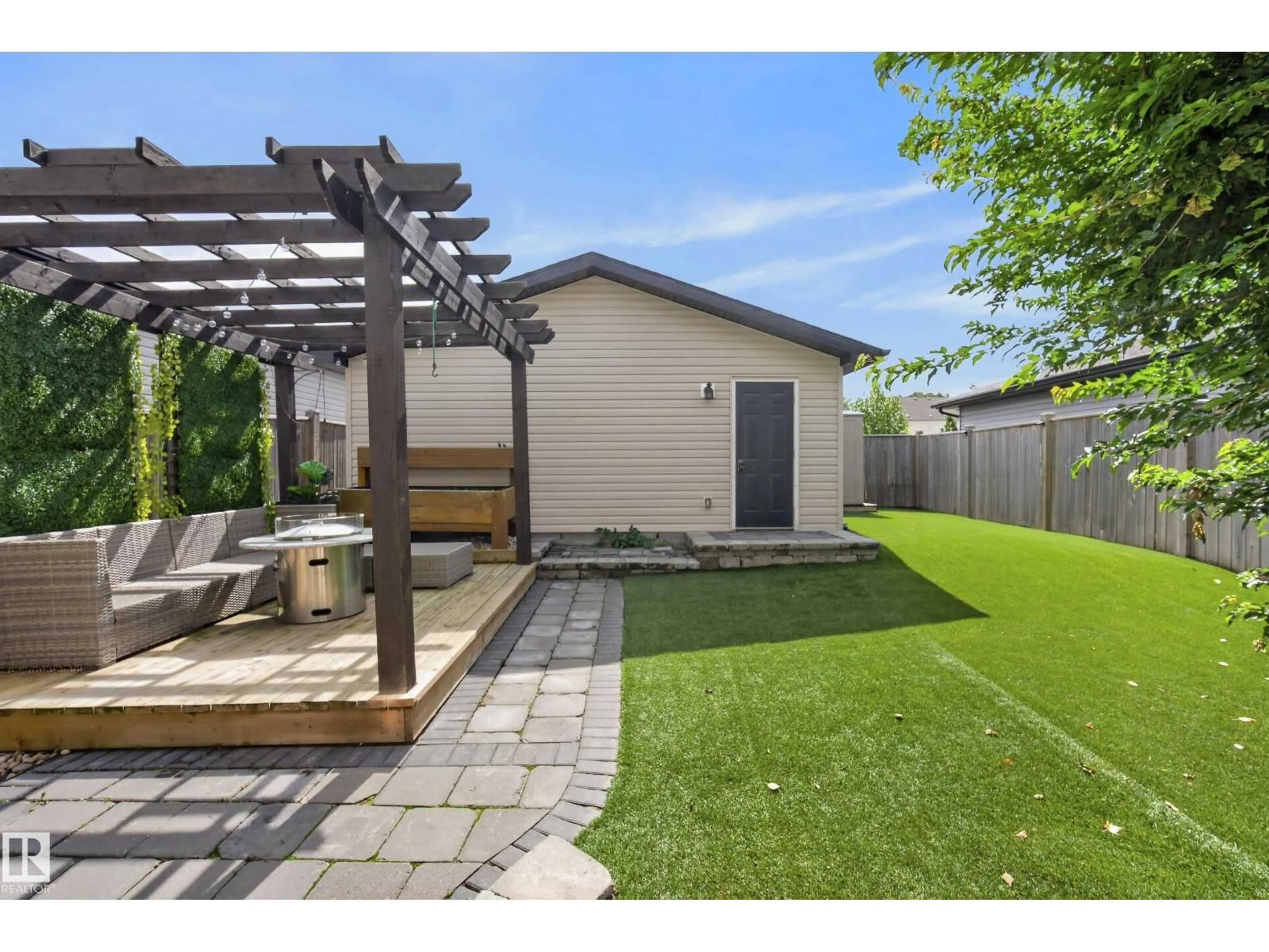 Unknown for 21711 99 AV, Edmonton Alberta T5T4T7