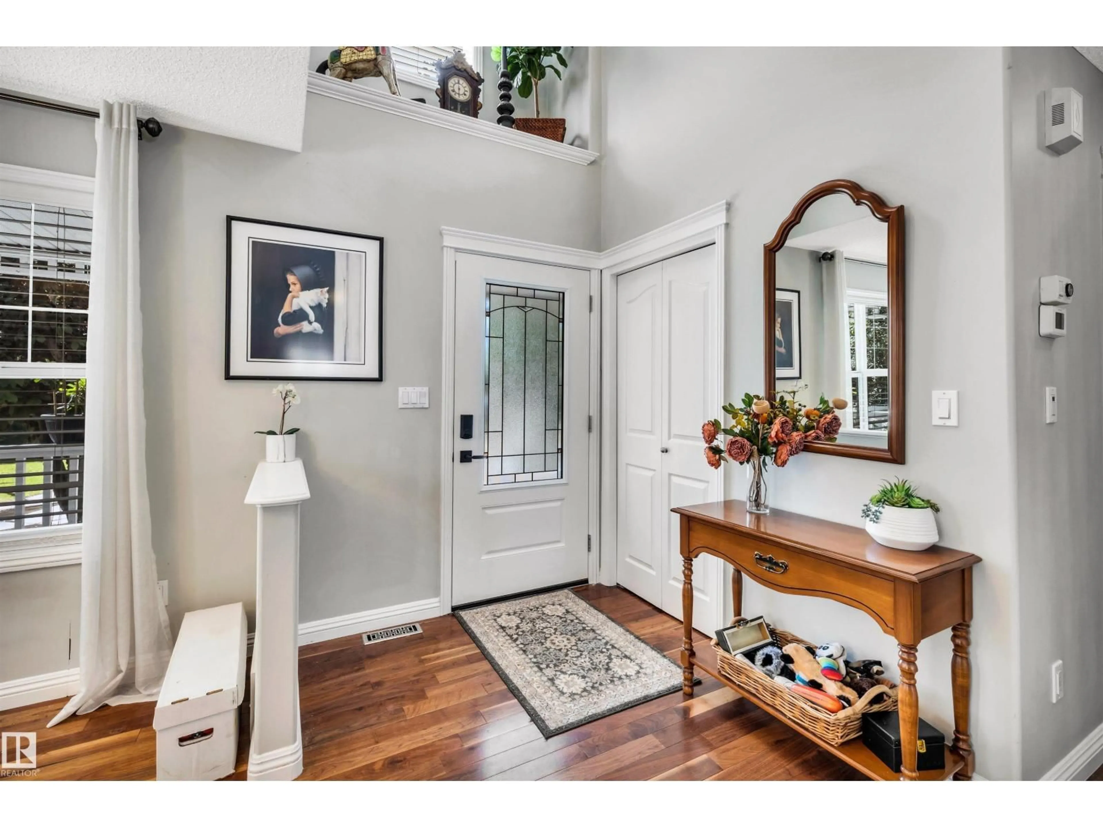 Indoor entryway for 9804 145 AV, Edmonton Alberta T5E6M1