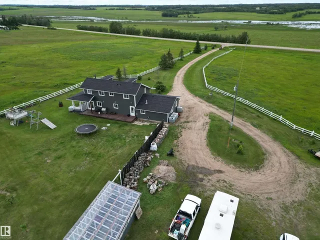 58111 LILY LAKE RD, Rural Sturgeon County 2