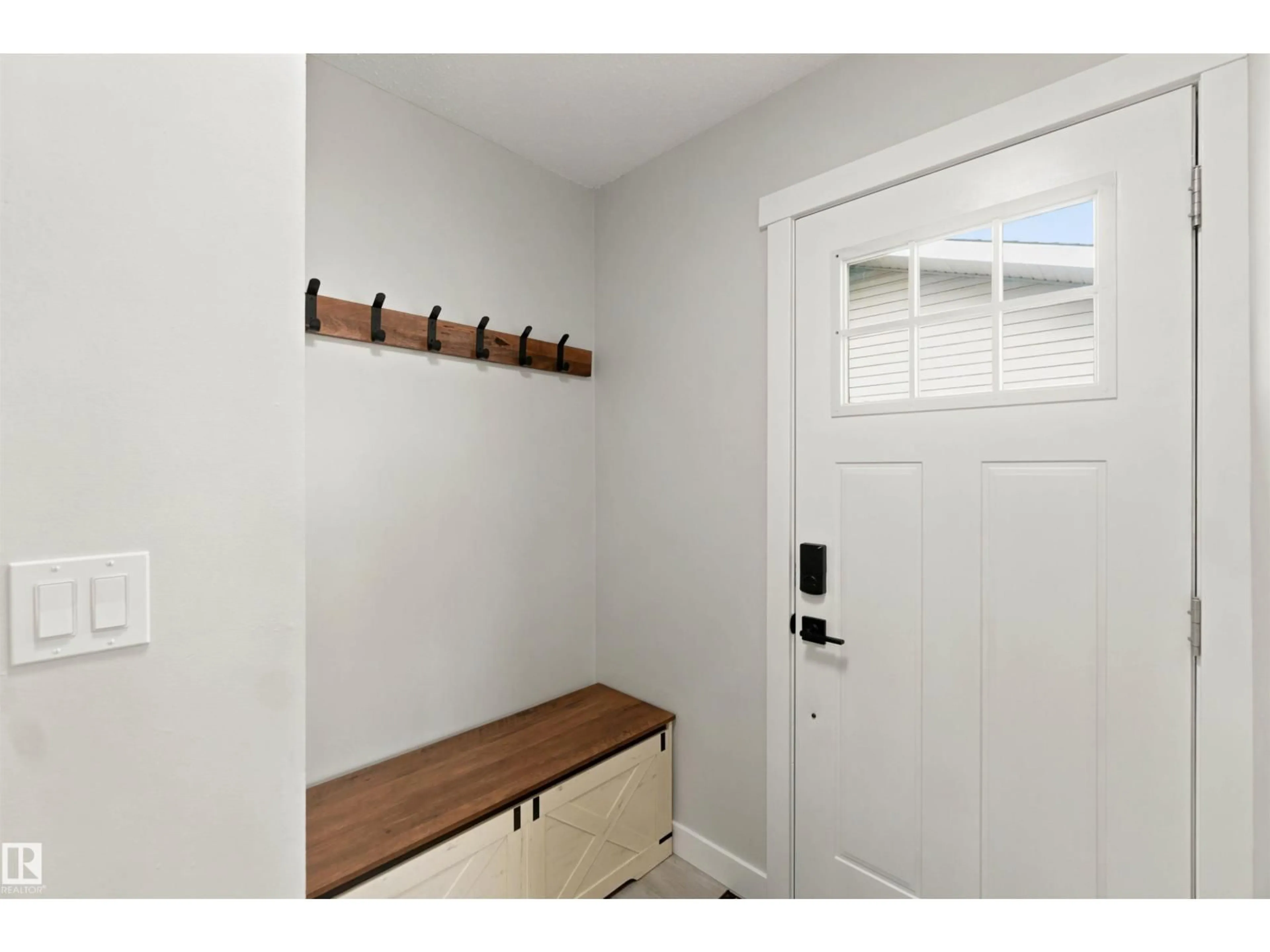 Indoor entryway for 4129 134A AV, Edmonton Alberta T5A2N2
