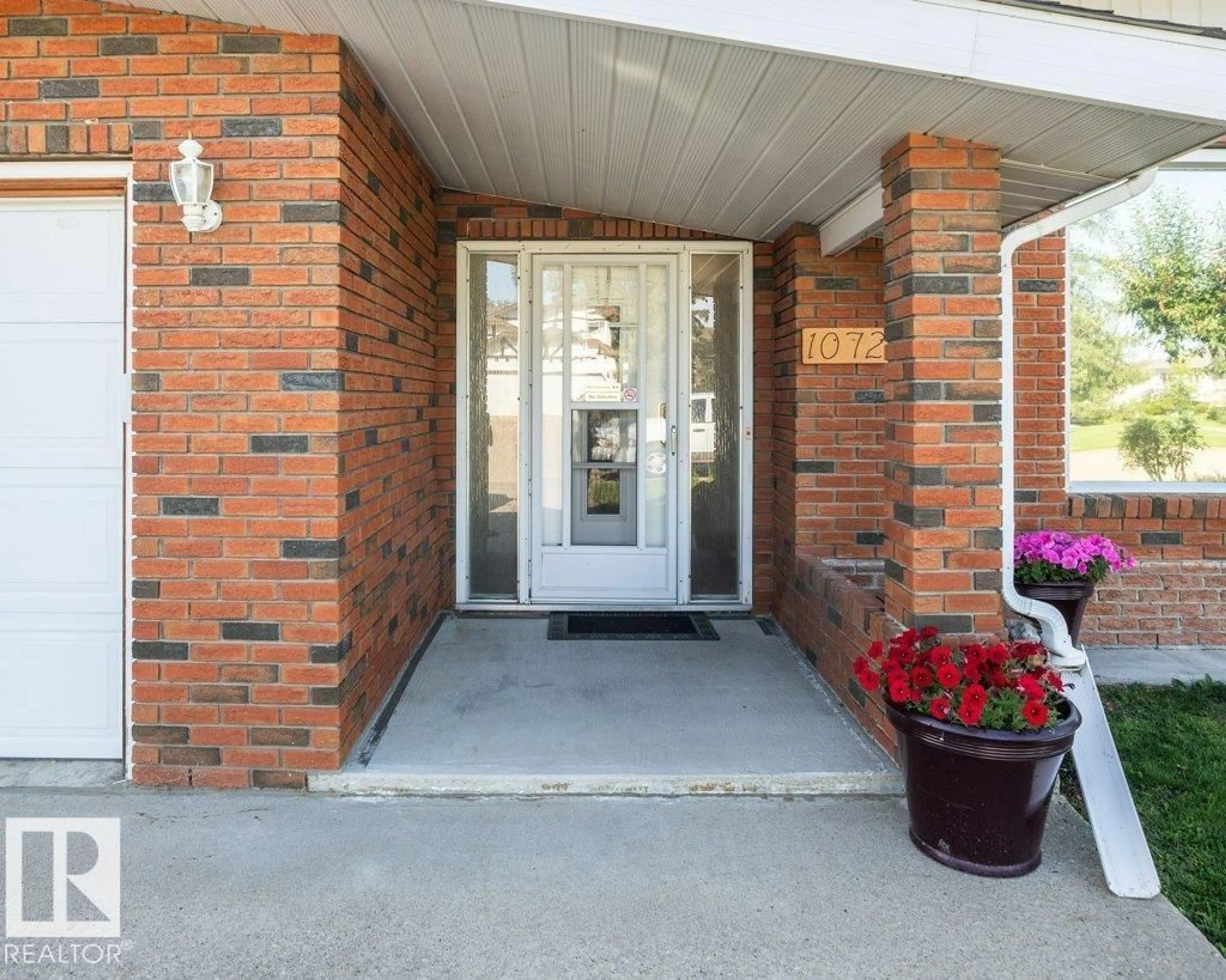 Indoor entryway for 10729 018A AV, Westlock Alberta T7P1C5
