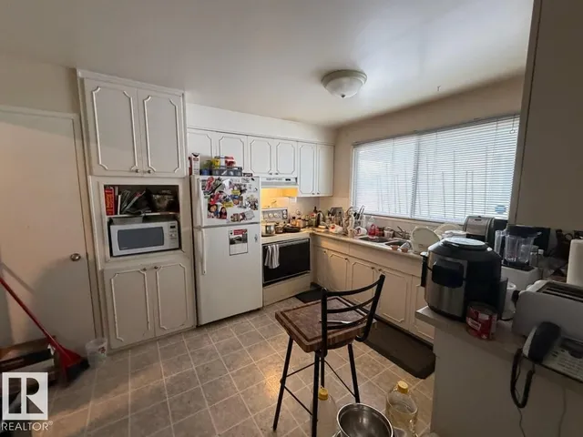 8816 137 AV NW, Edmonton 5