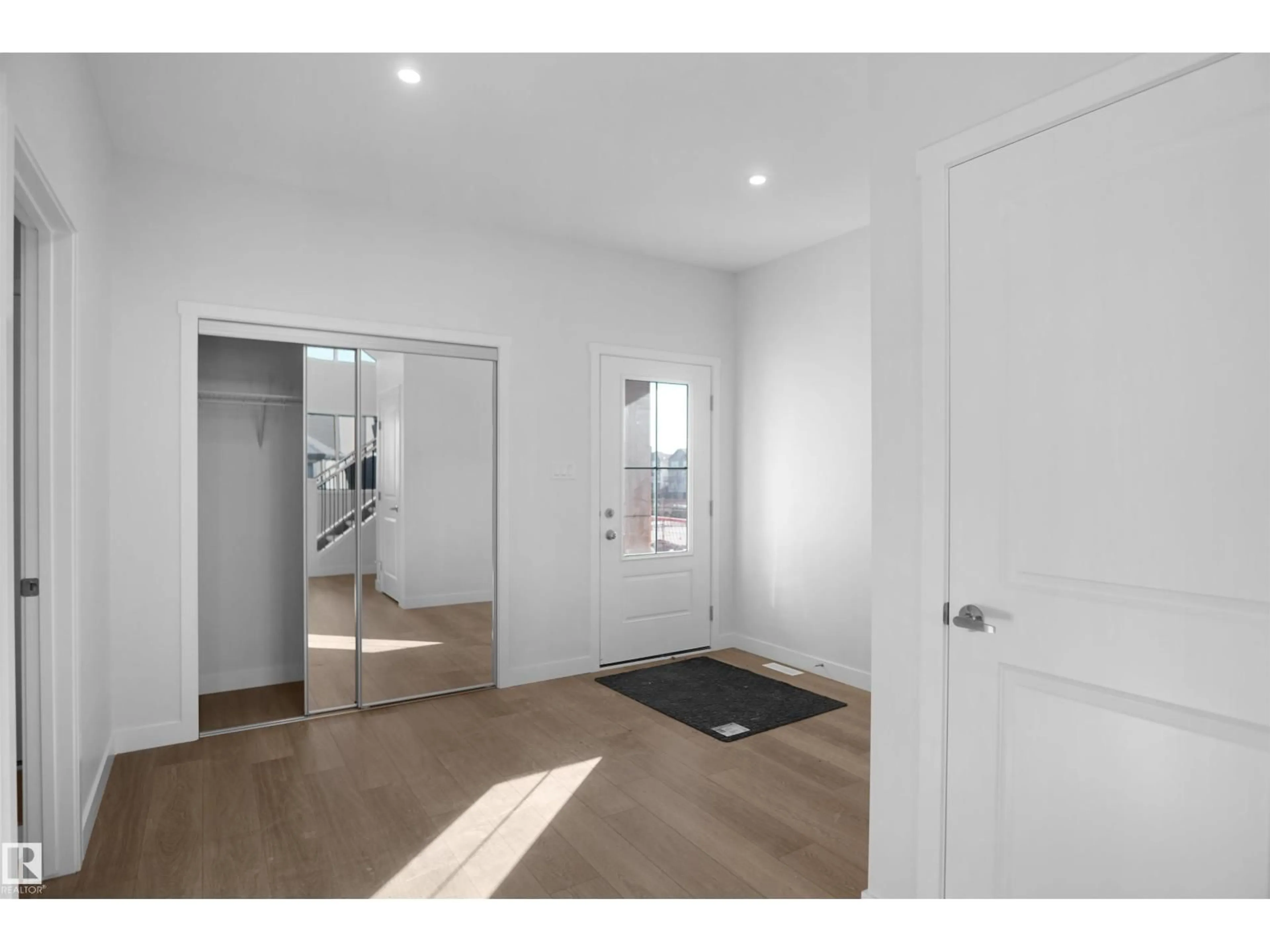Indoor entryway for 22940 82 AV, Edmonton Alberta T5T4H5