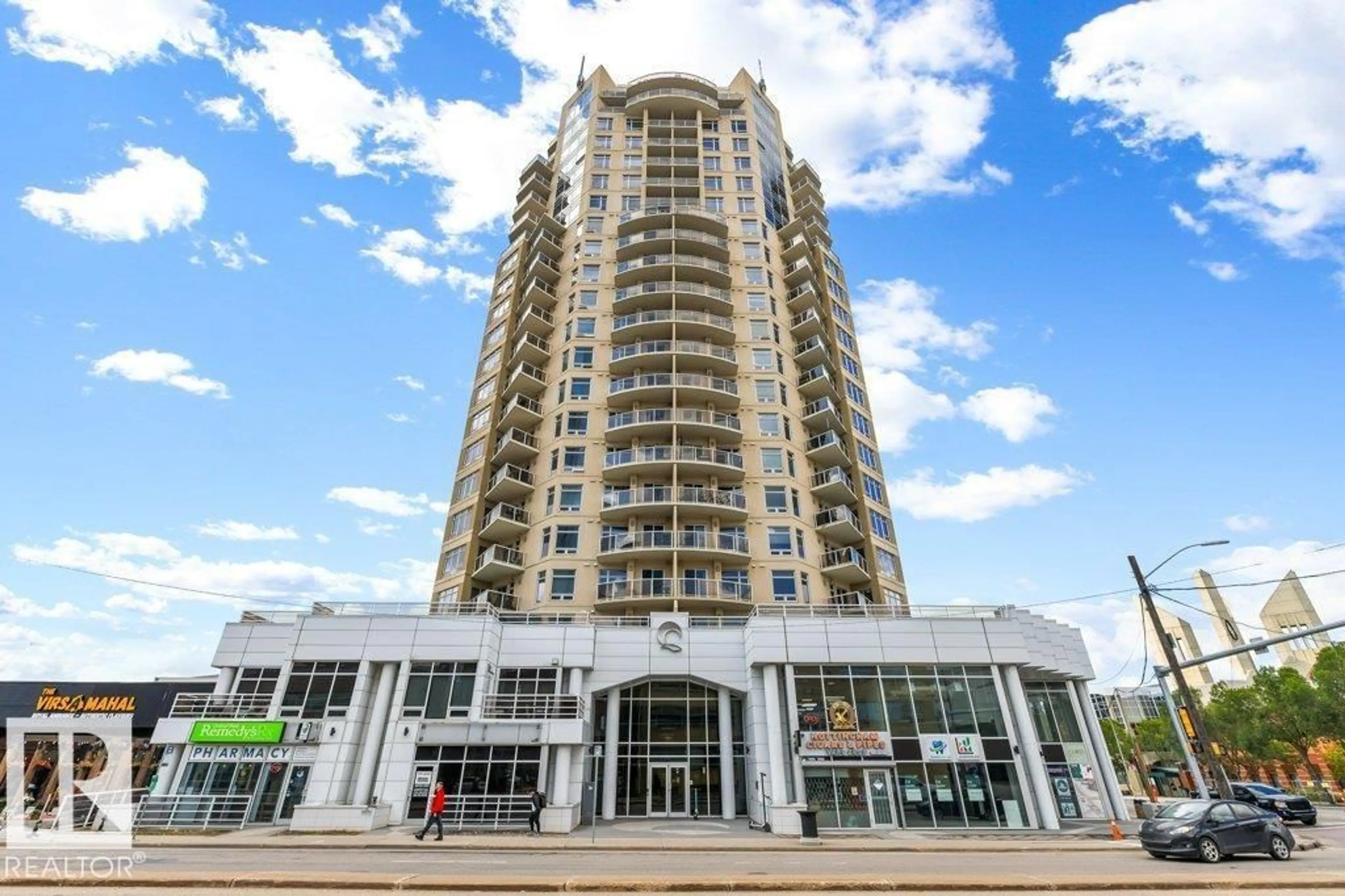 Indoor foyer for 1102 105 ST NW, Edmonton Alberta T5J0C2