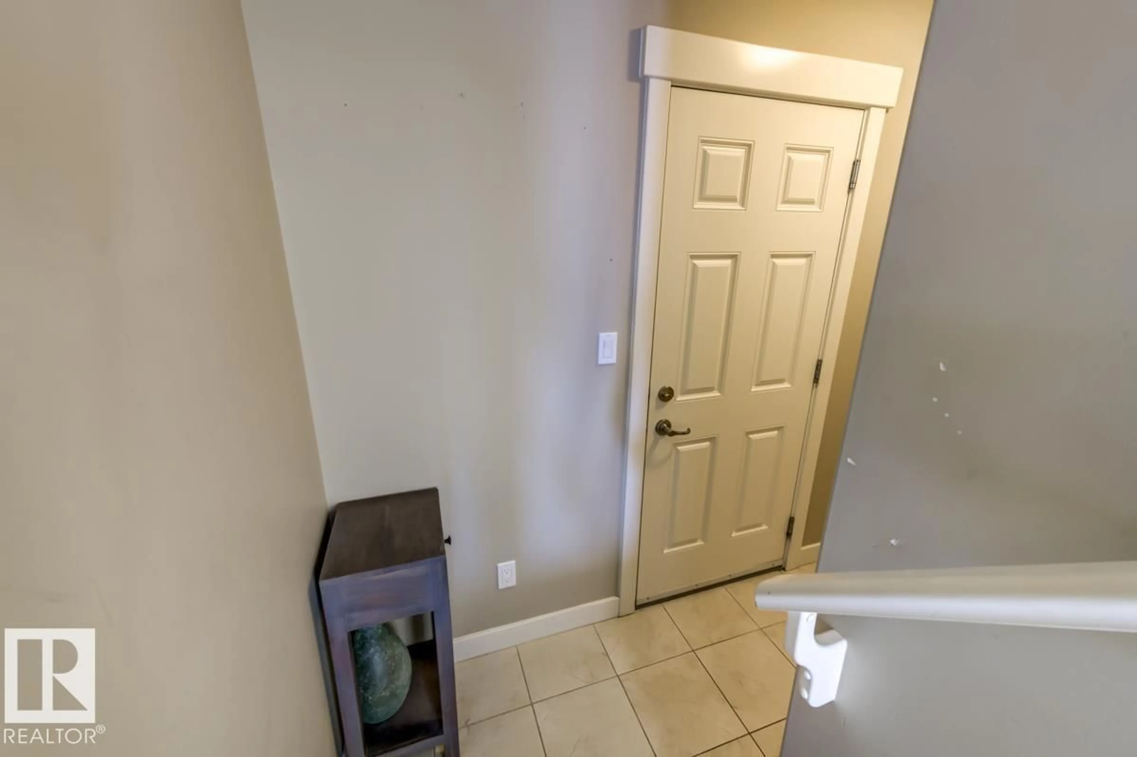 Indoor entryway for 2339 WARE CR, Edmonton Alberta T6W2W5