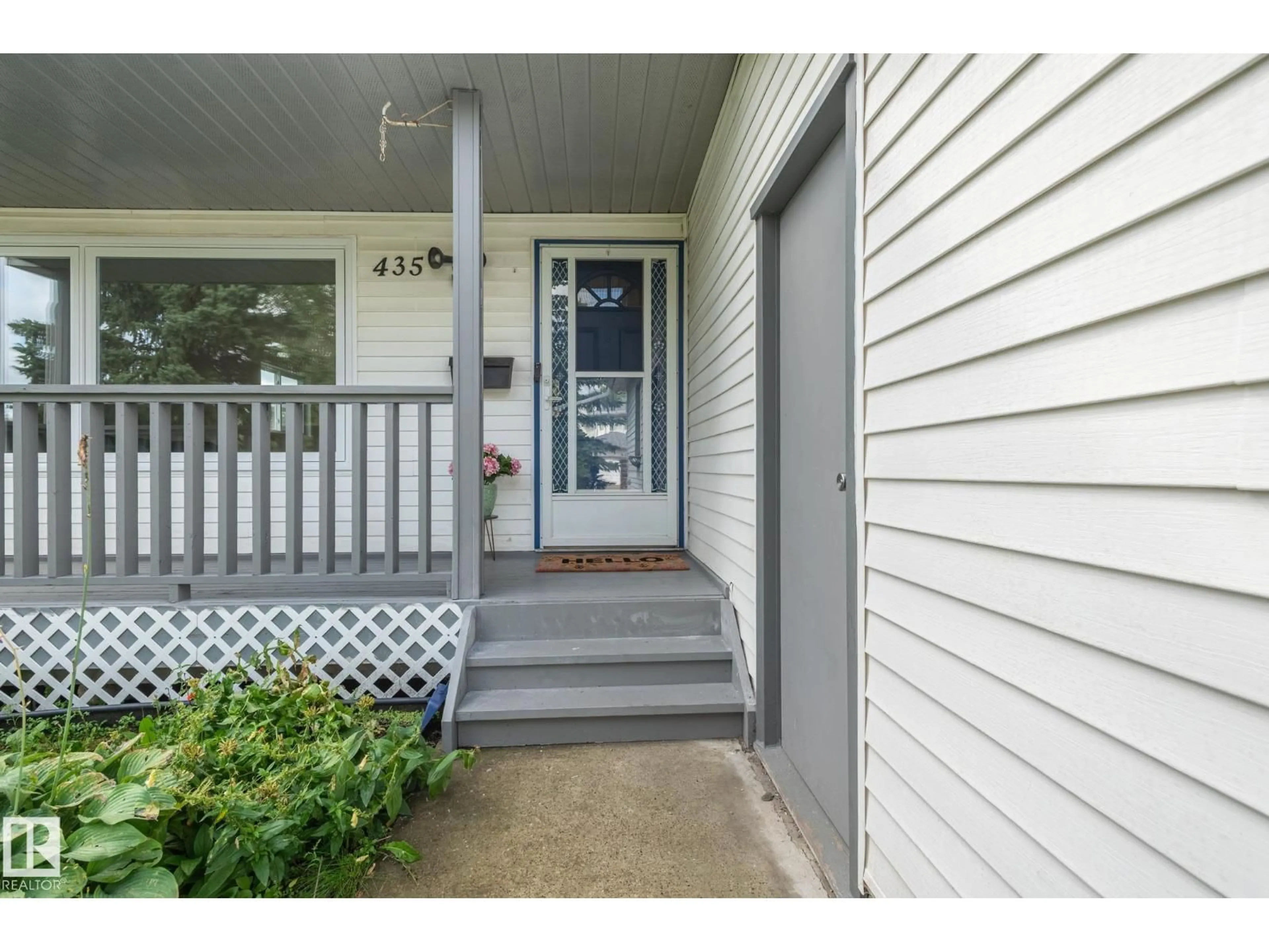 Indoor entryway for 435 ORMSBY RD, Edmonton Alberta T5T5S5