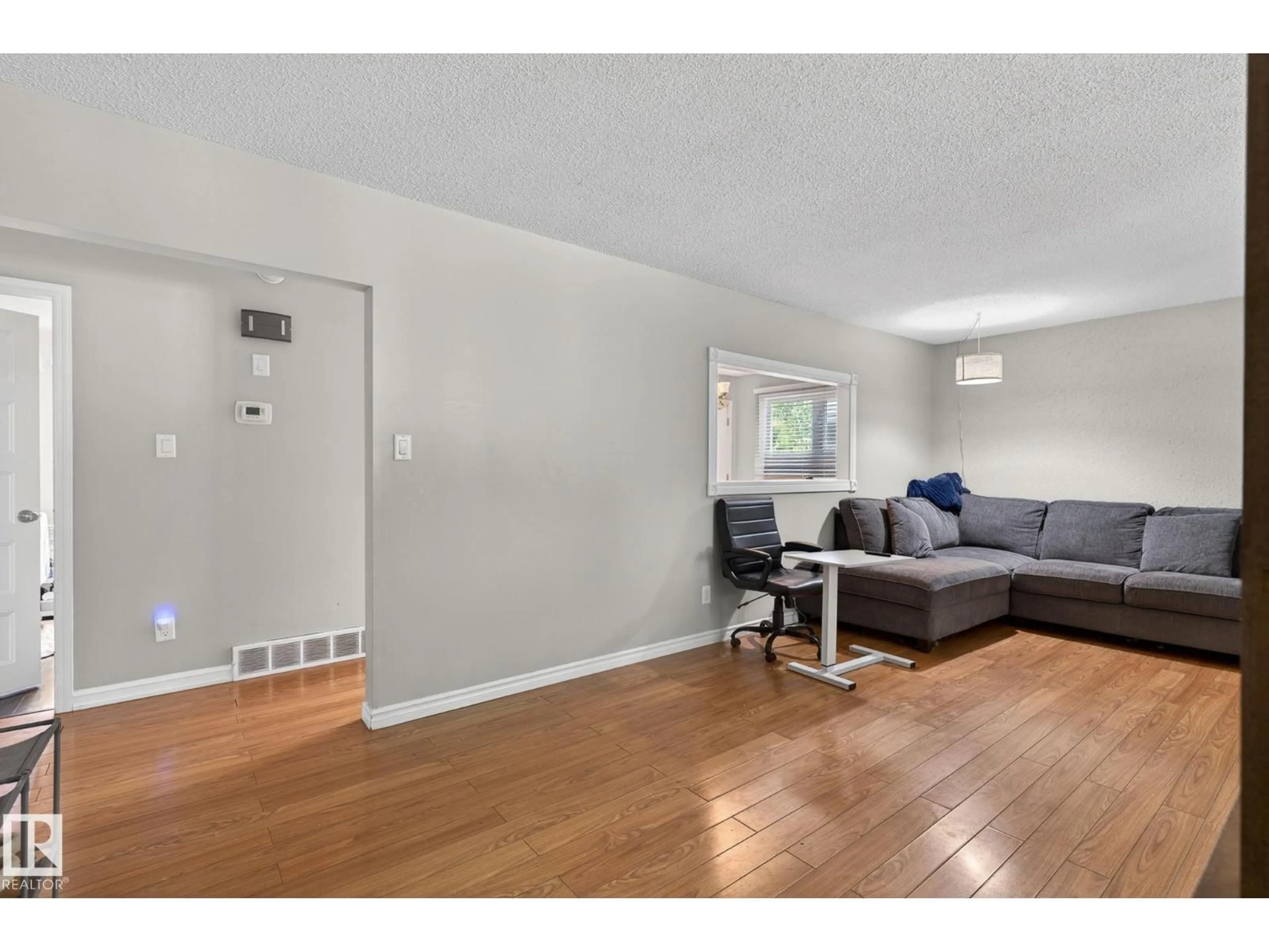 A pic of a room for 7804 136 AV NW, Edmonton Alberta T5C2K5