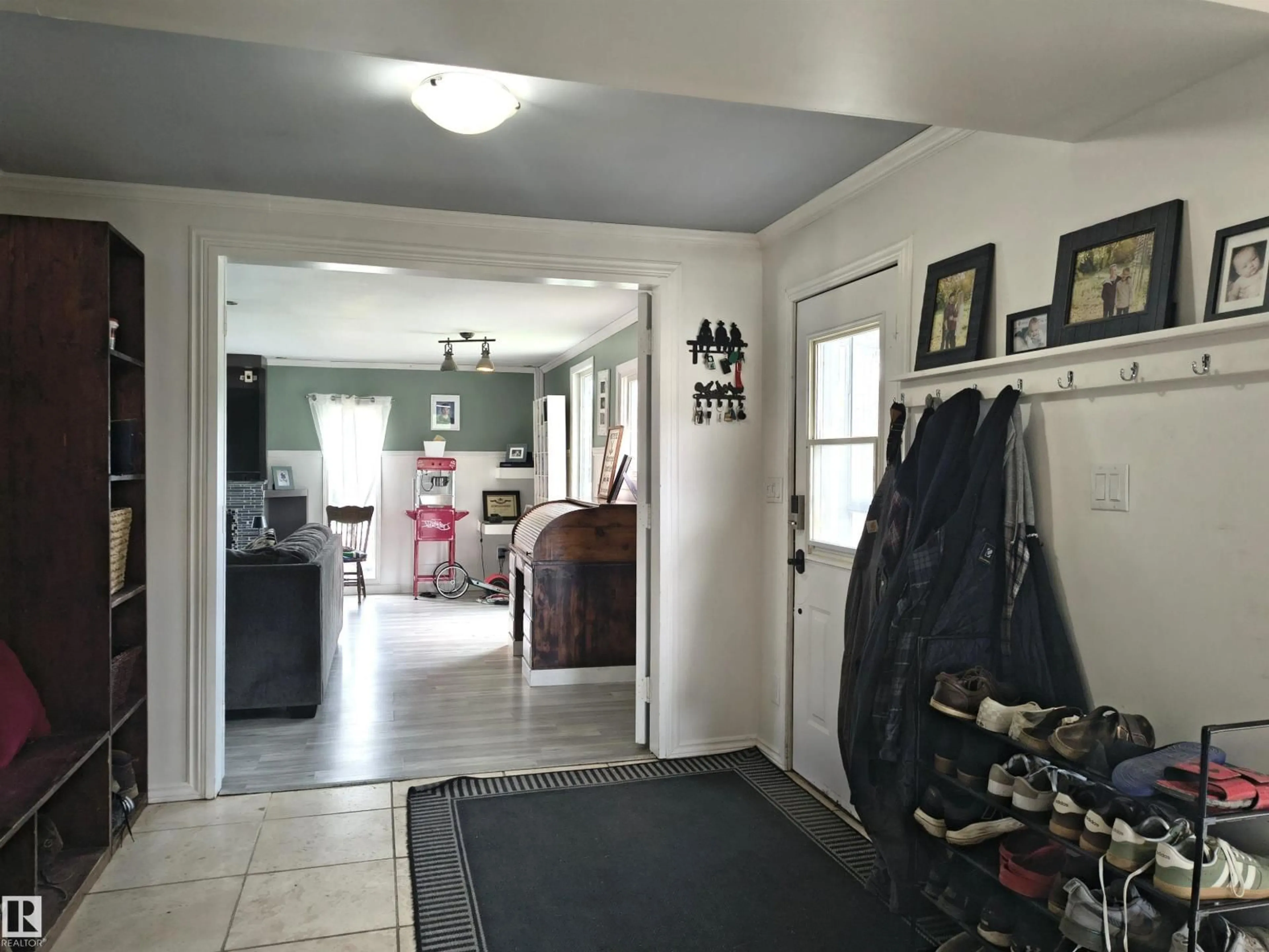 Indoor entryway for 49424 RANGE ROAD 55, Rural Brazeau County Alberta T0C1W0
