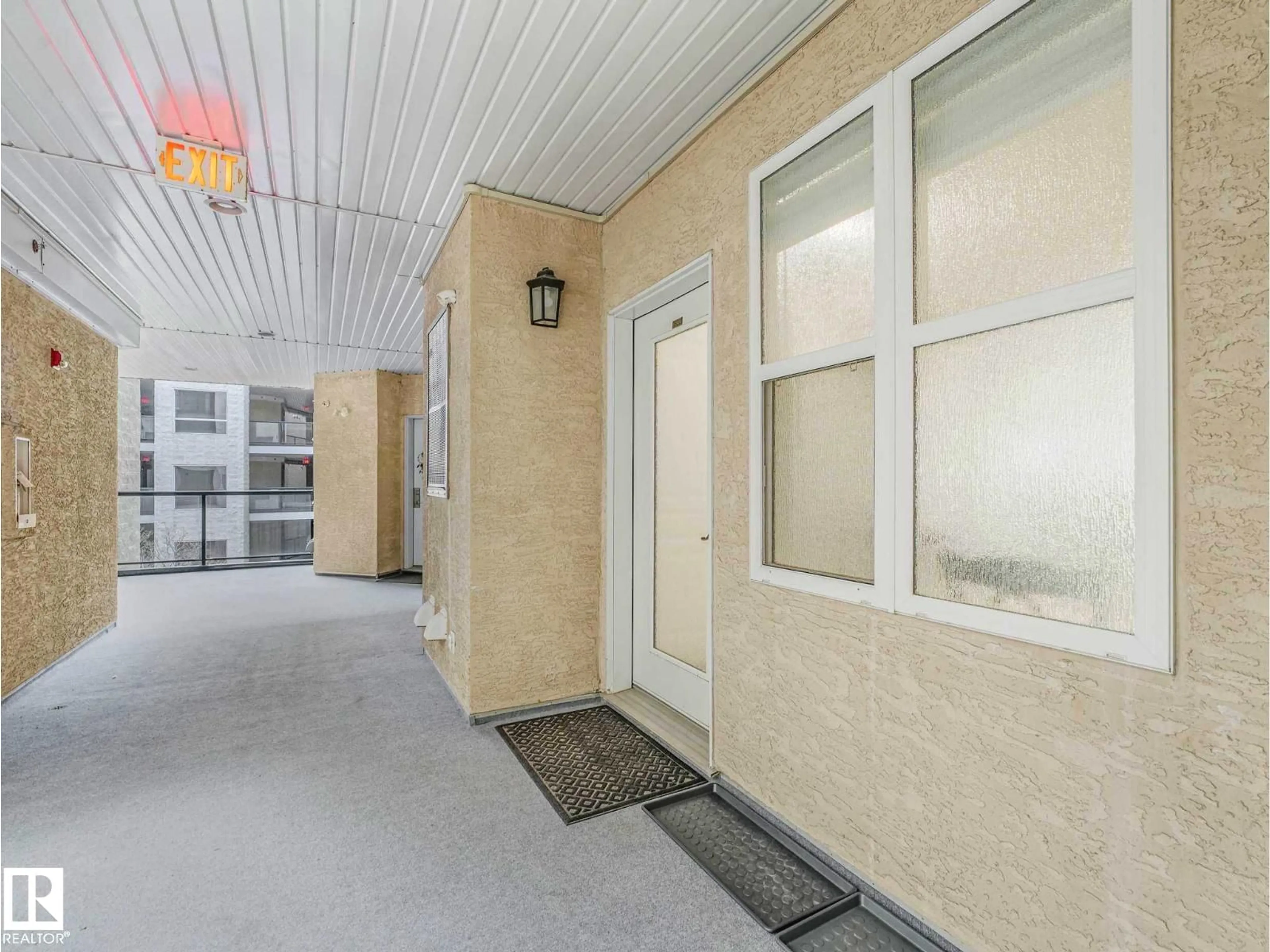 Indoor foyer for #302 - 11025 83 AV, Edmonton Alberta T6G2V5