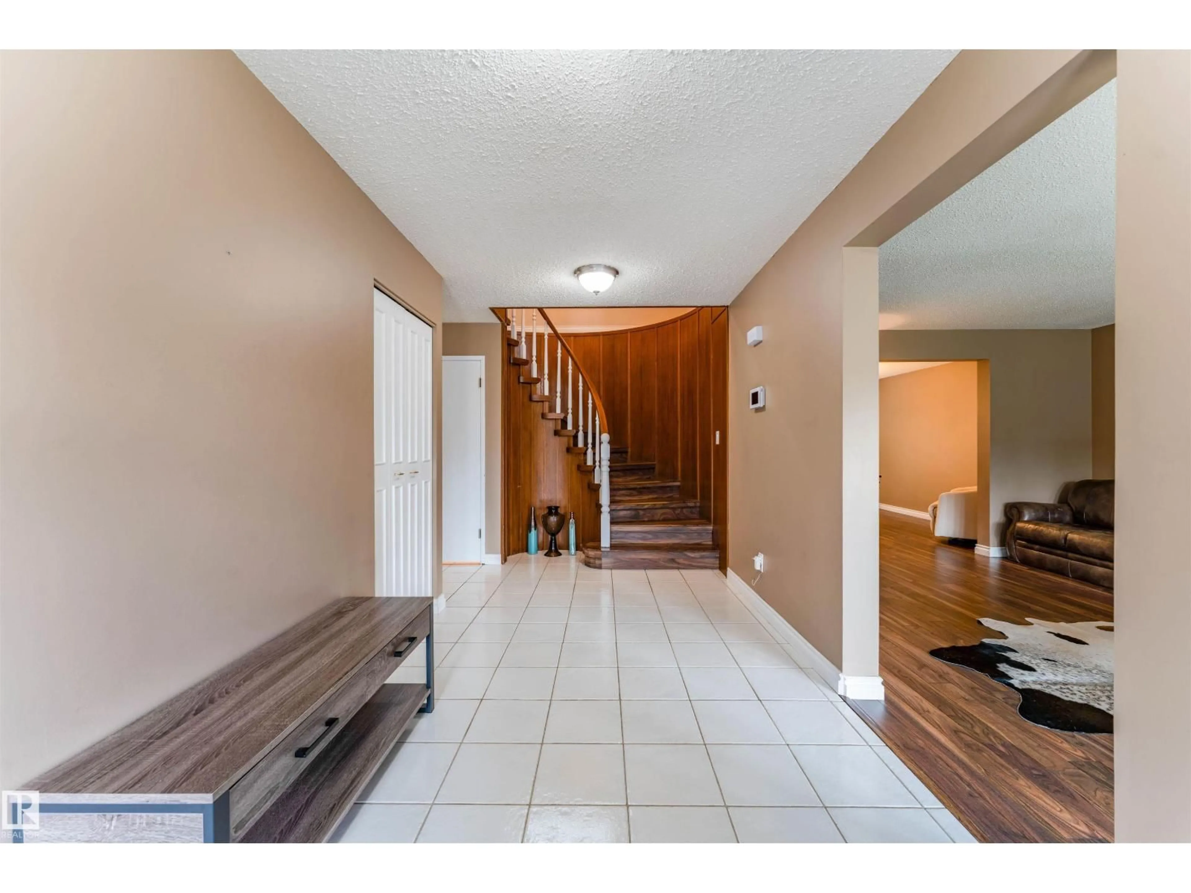 Indoor entryway for 190 GARIEPY CR, Edmonton Alberta T6M1A2