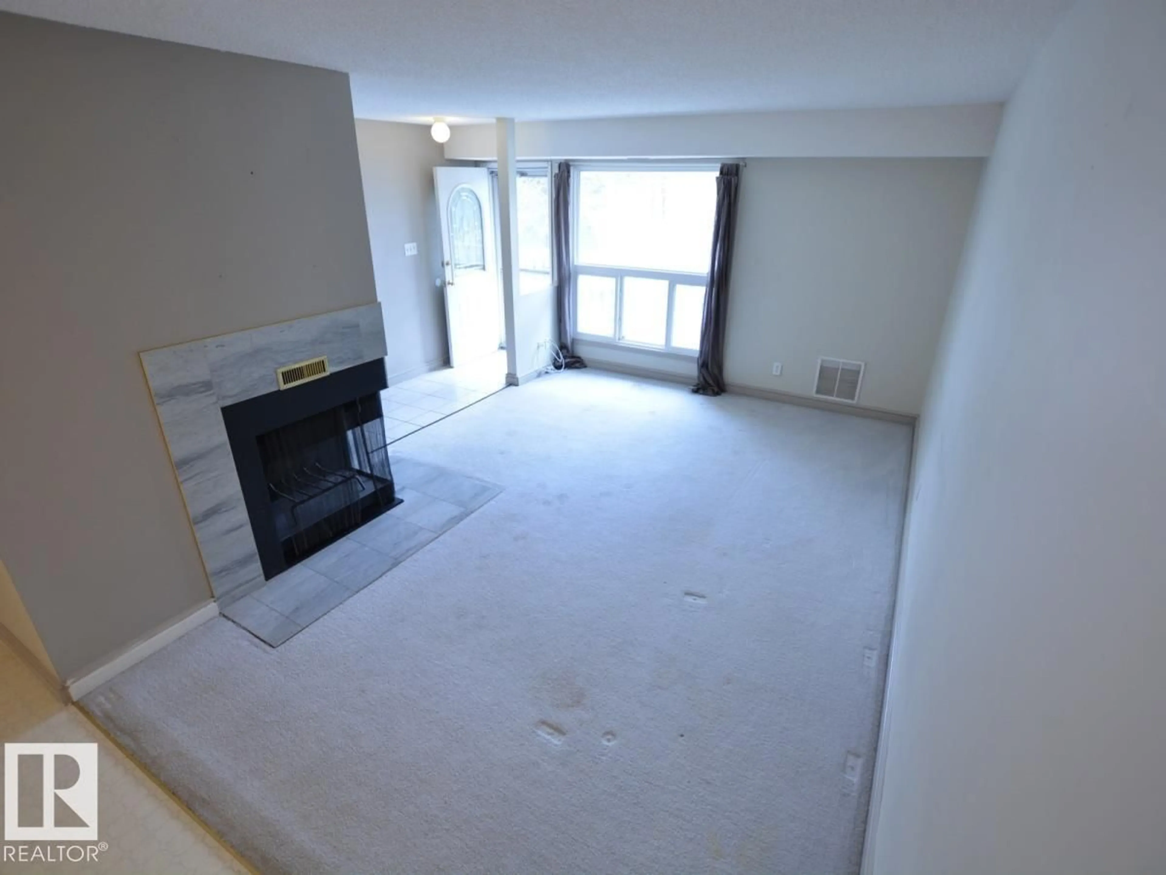 A pic of a room for #10 - 2703 79 ST, Edmonton Alberta T8A3K4