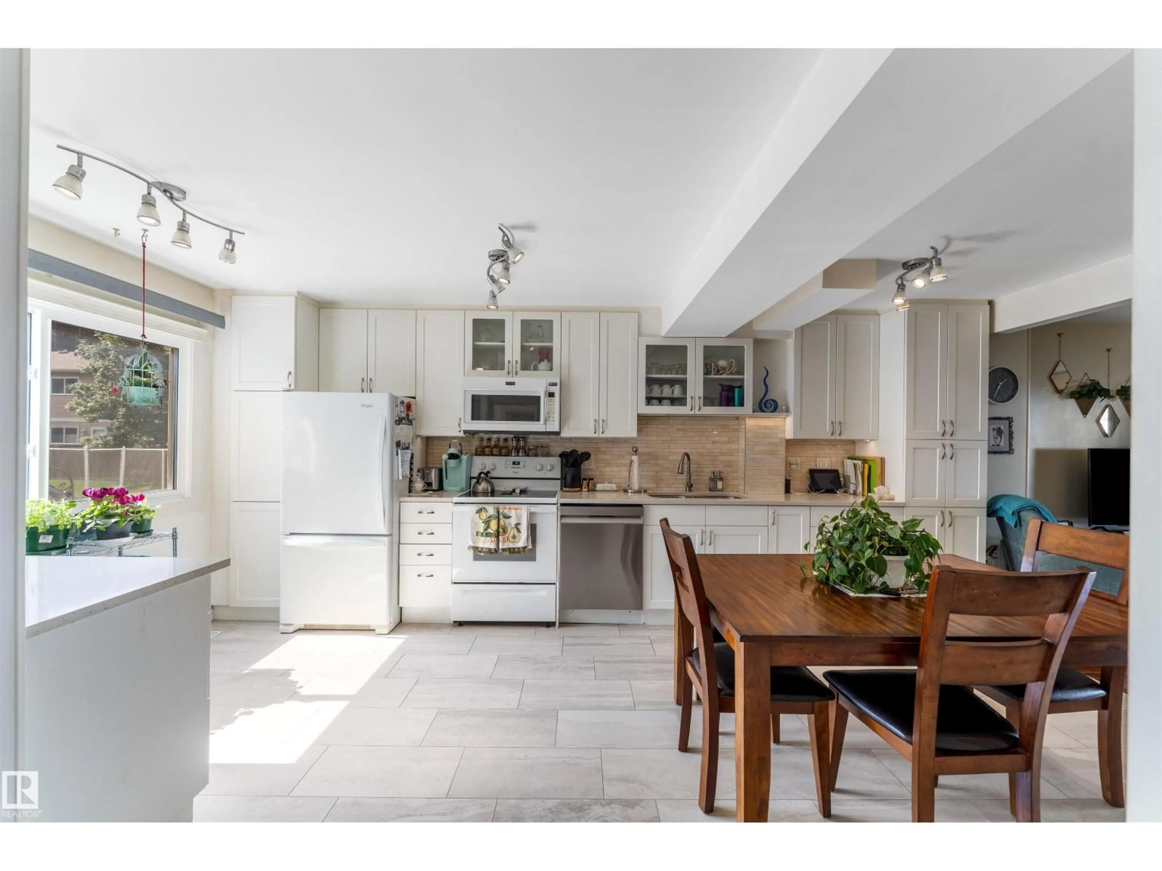 Open concept kitchen, ceramic/tile floor for 2030 - 17 BRENTWOOD BV, Sherwood Park Alberta T8A4P6