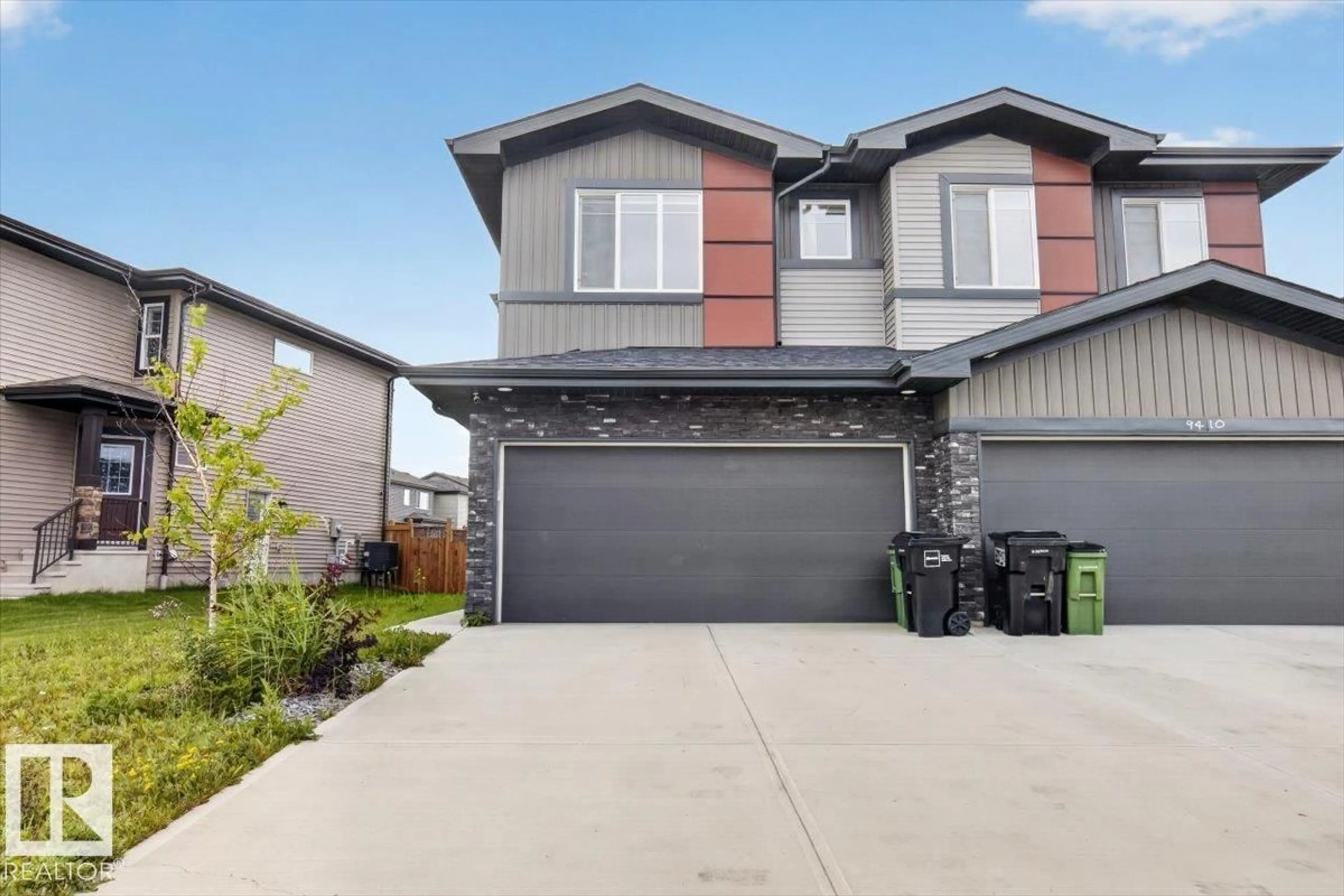Home with vinyl exterior material, street for 9412 PEAR CR, Edmonton Alberta T6X2Z4