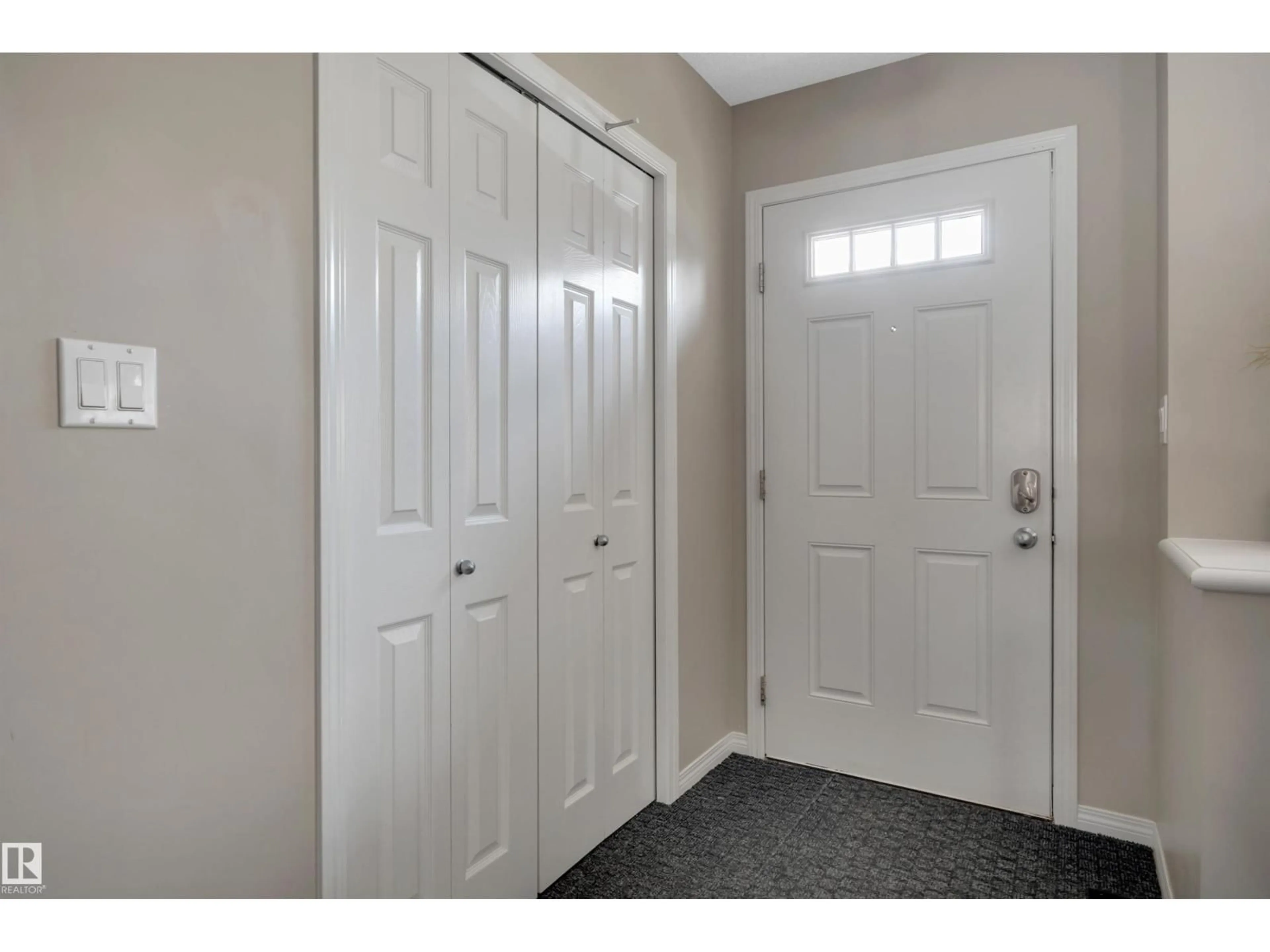 Indoor entryway for 1322 CHAPPELLE BV, Edmonton Alberta T6W3S2