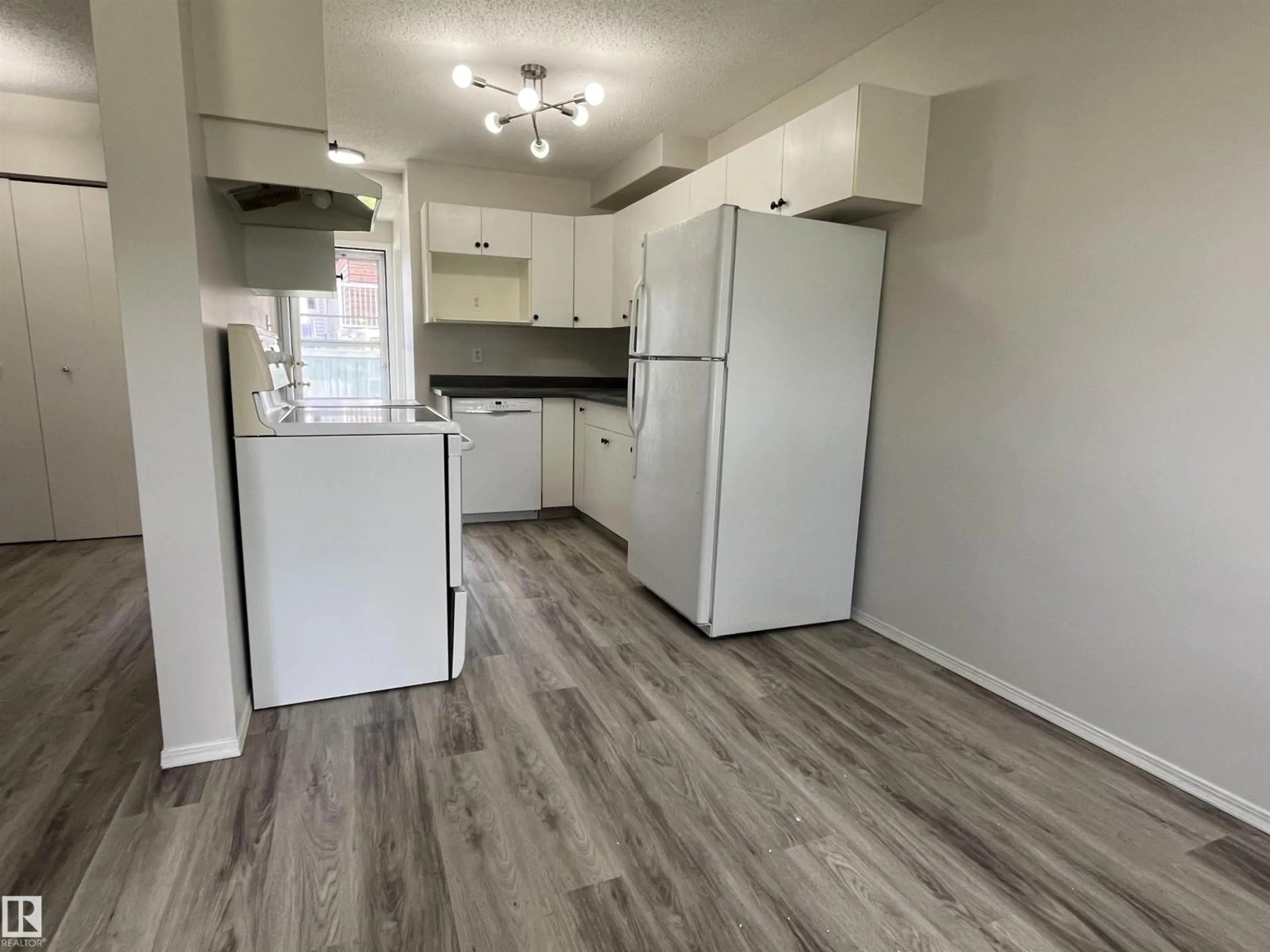 Standard kitchen, wood/laminate floor for A - 17 IMPERIAL CR, Devon Alberta T9G1K3