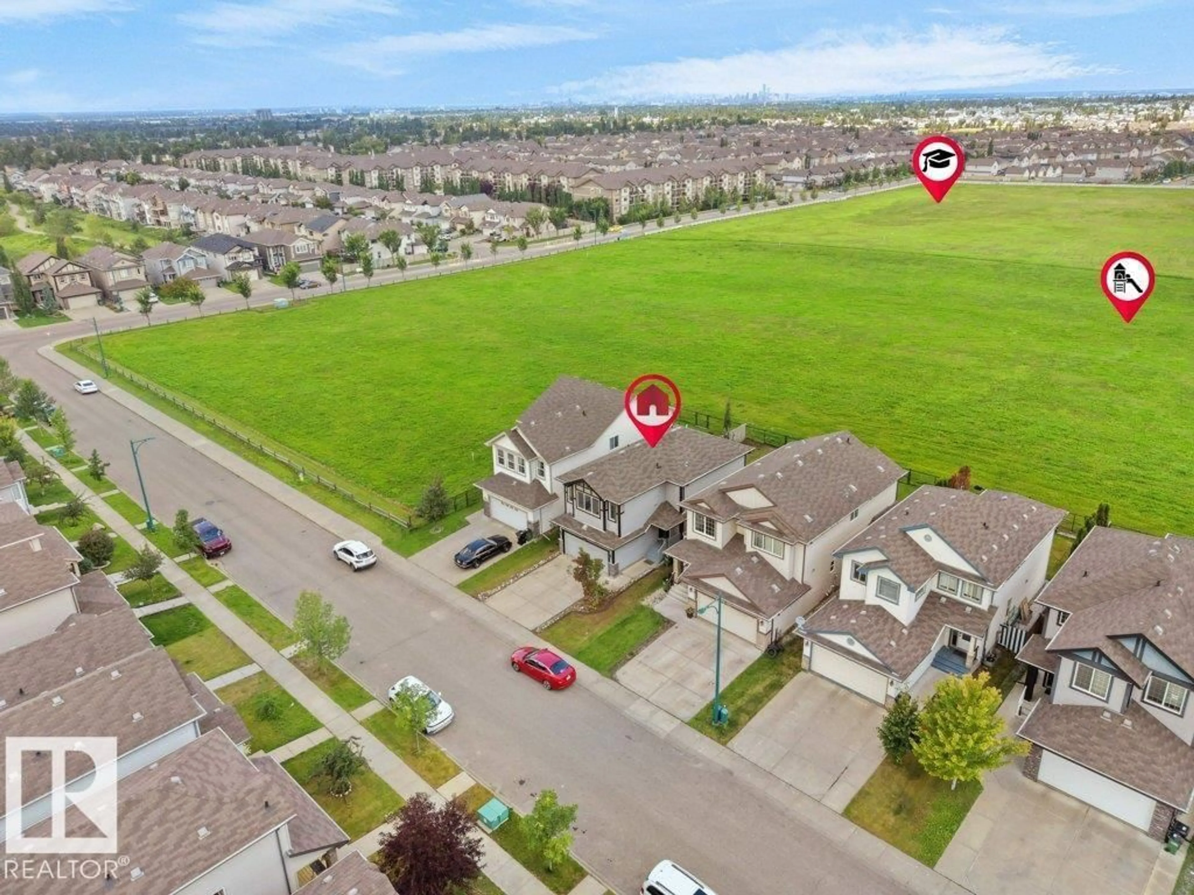 A pic from outside/outdoor area/front of a property/back of a property/a pic from drone, street for 3010 17A AVE AVE, Edmonton Alberta T6T0R8