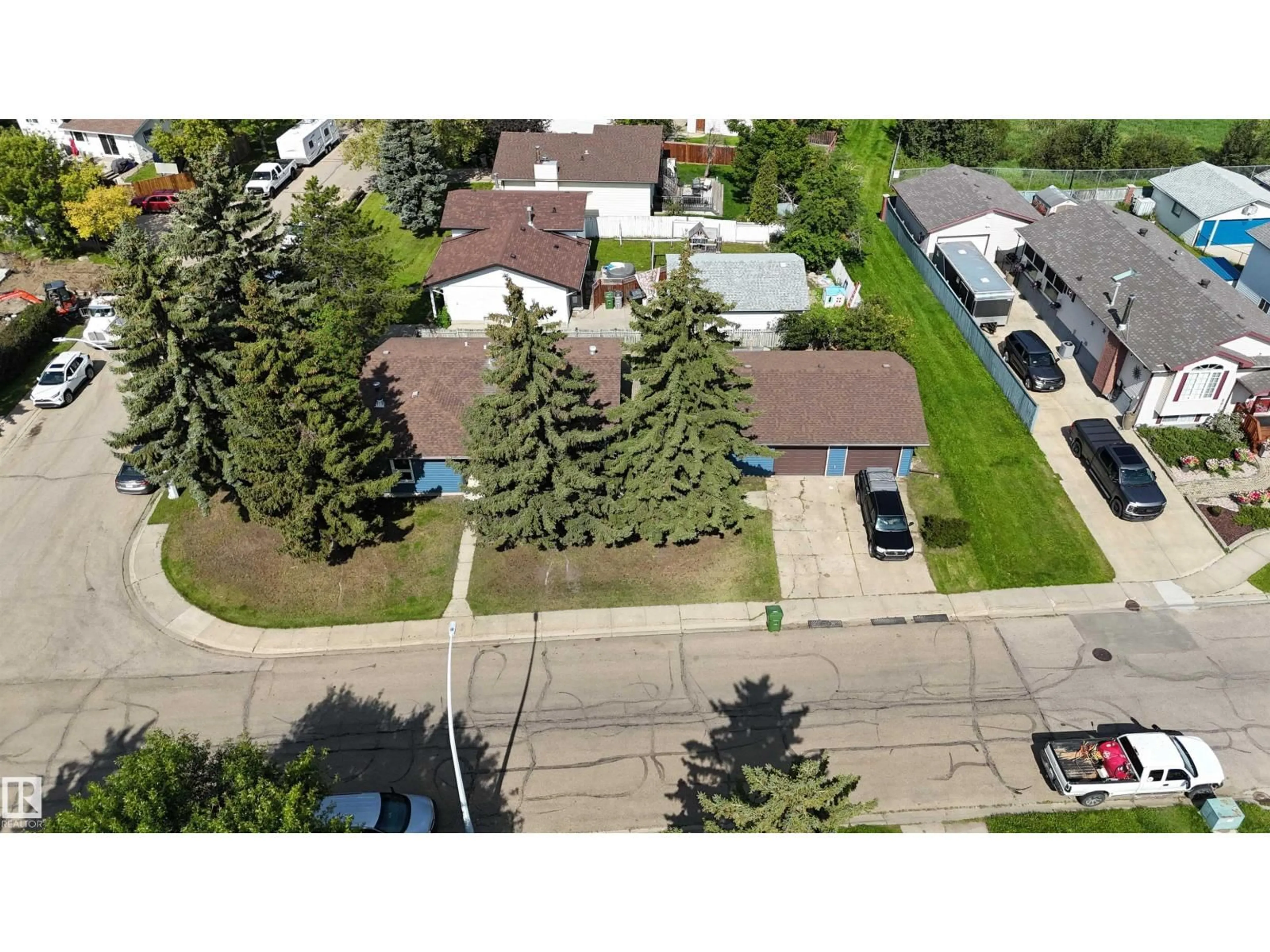 A pic from outside/outdoor area/front of a property/back of a property/a pic from drone, street for 8912 99 AV, Morinville Alberta T8R1K4