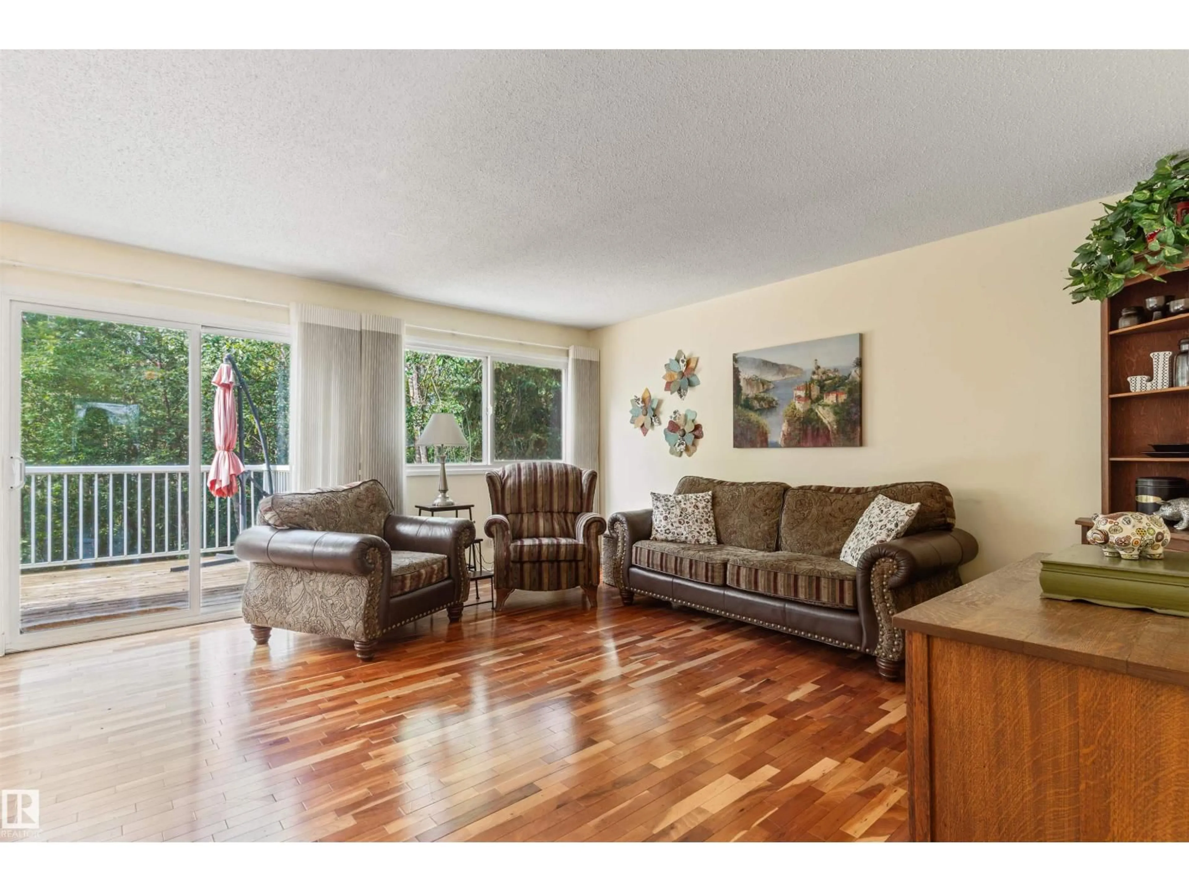 Living room with furniture, wood/laminate floor for 31 ROYAL RD, Edmonton Alberta T6J2E7