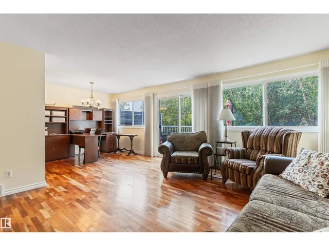31 ROYAL RD, Edmonton 4