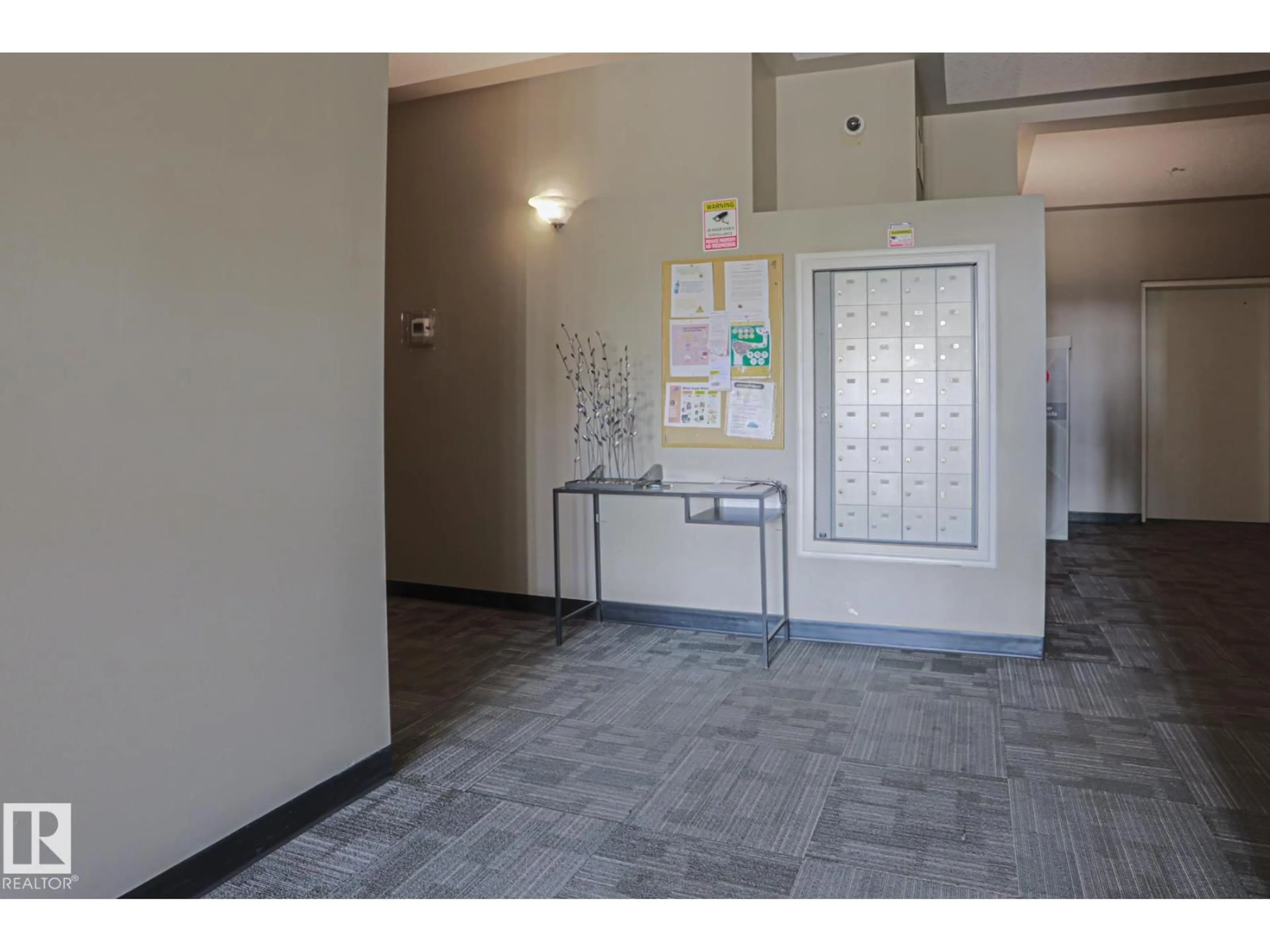 Indoor foyer for #101 - 10118 95 ST NW, Edmonton Alberta T5H4R6