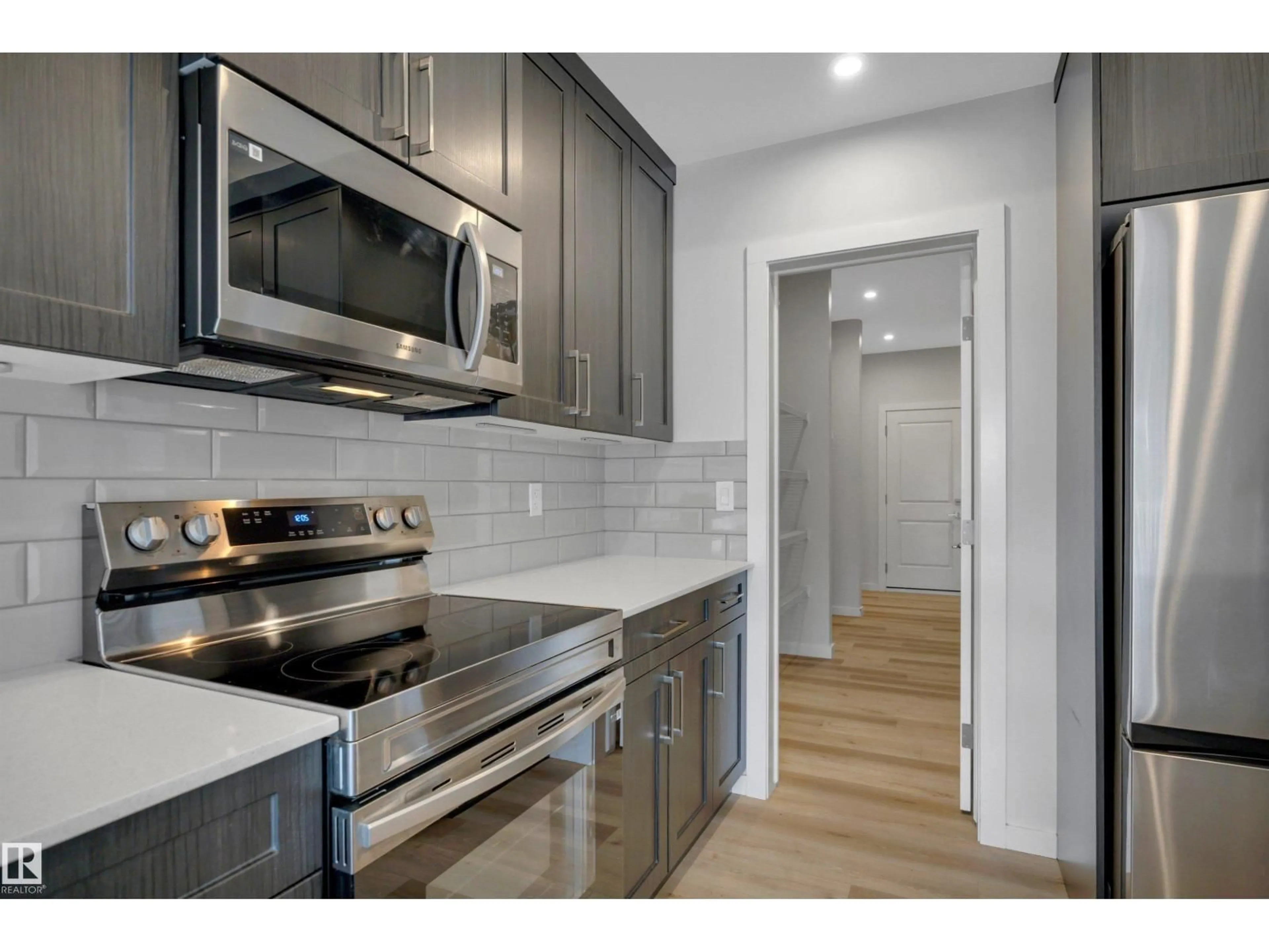 Standard kitchen, unknown for 17 CERBAT CR, Sherwood Park Alberta T8H2Z5