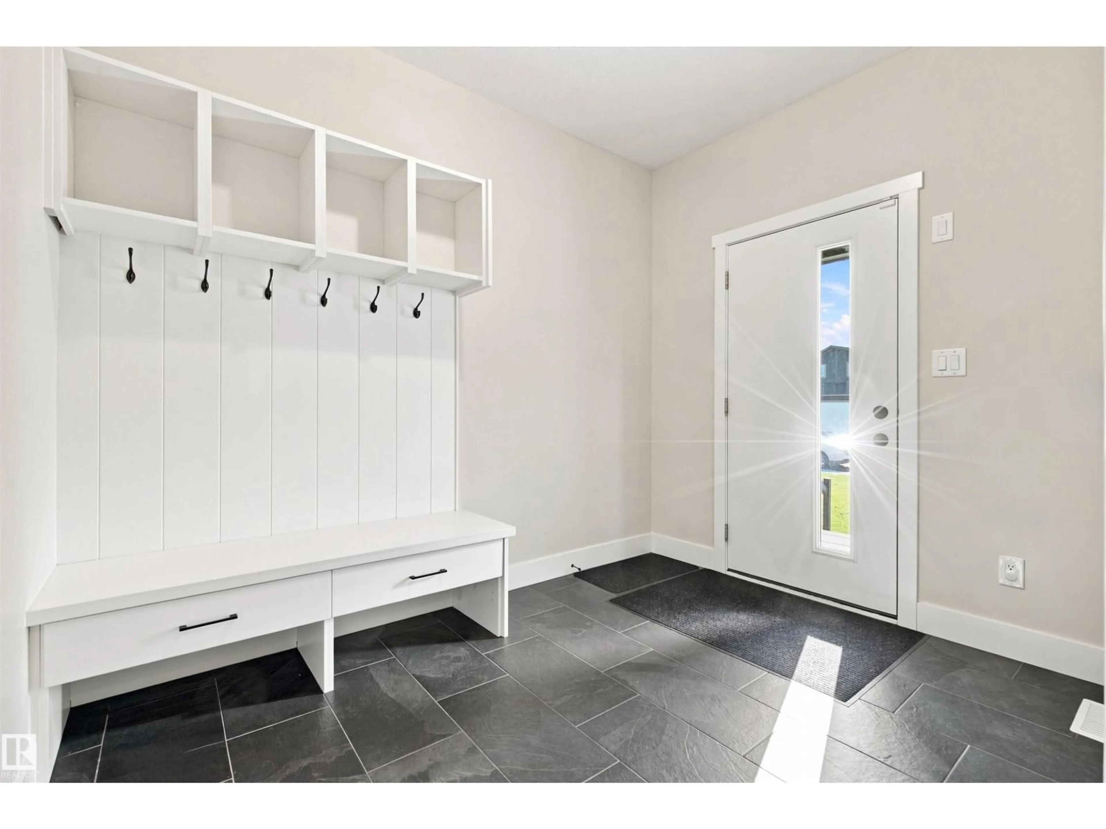 Indoor entryway for 601 18 ST, Cold Lake Alberta T9M0K3
