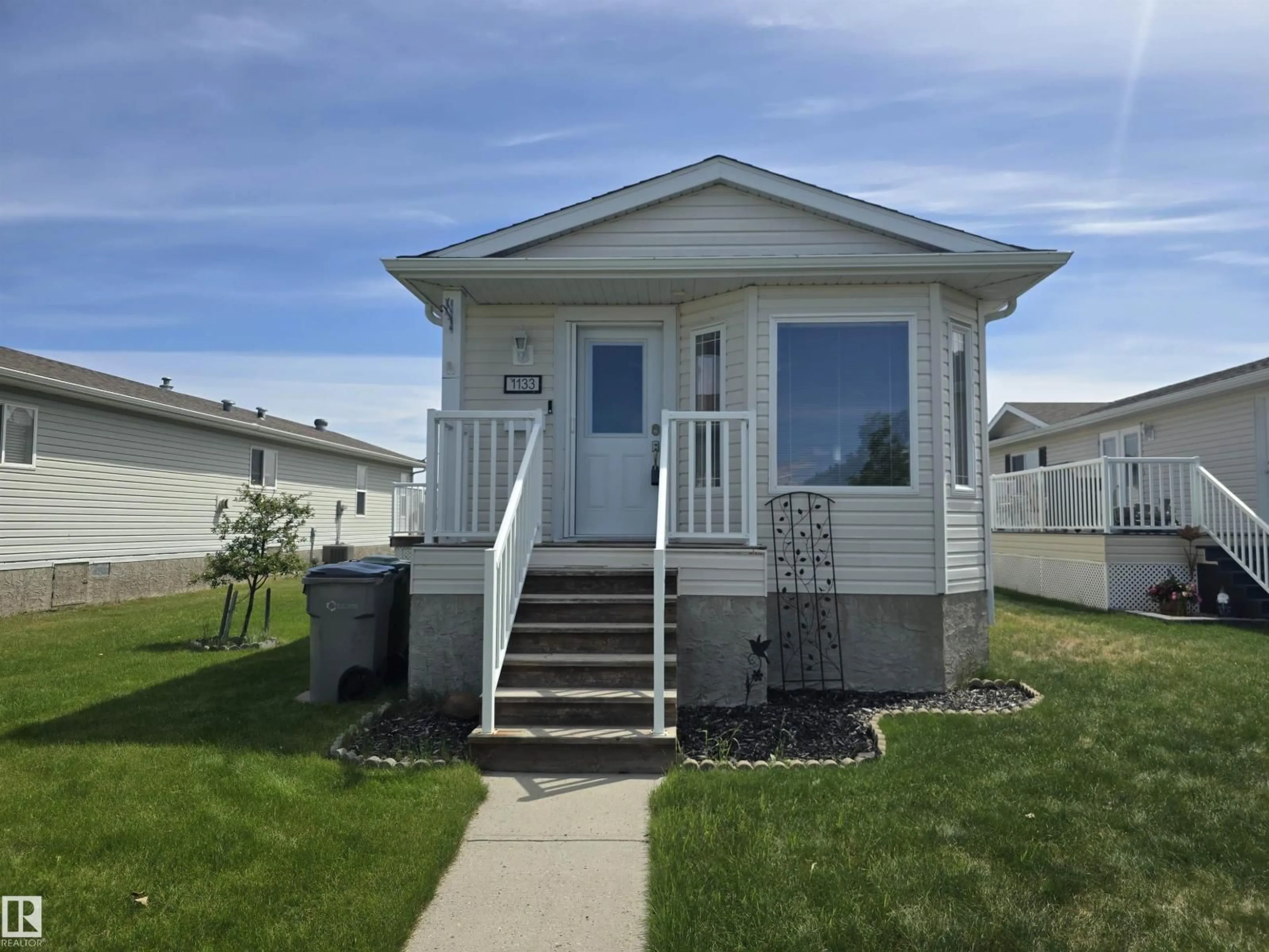 Home with vinyl exterior material, street for 1133 ASPEN DR, Leduc Alberta T9E8R2