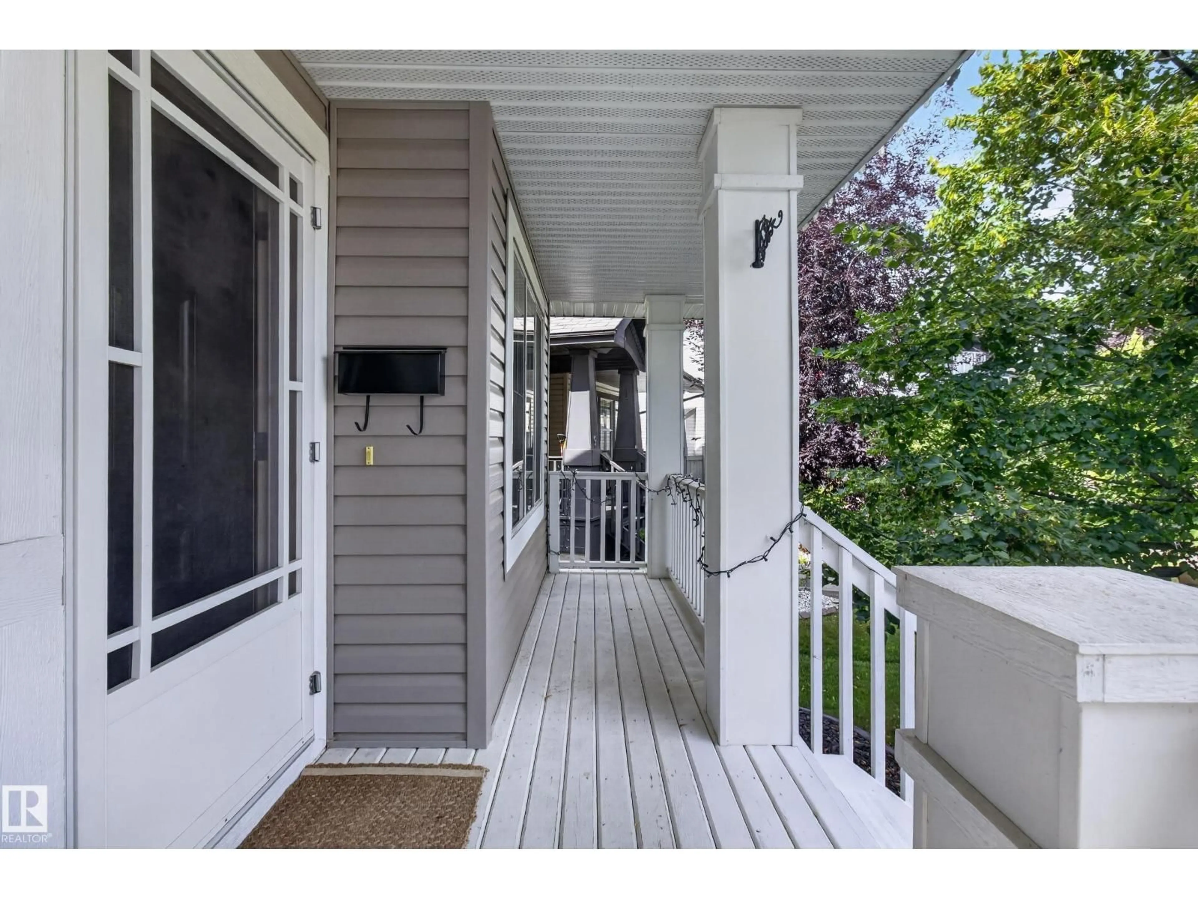 Indoor entryway for 10 SNOW HILLS COURT, Leduc Alberta T9E0H6