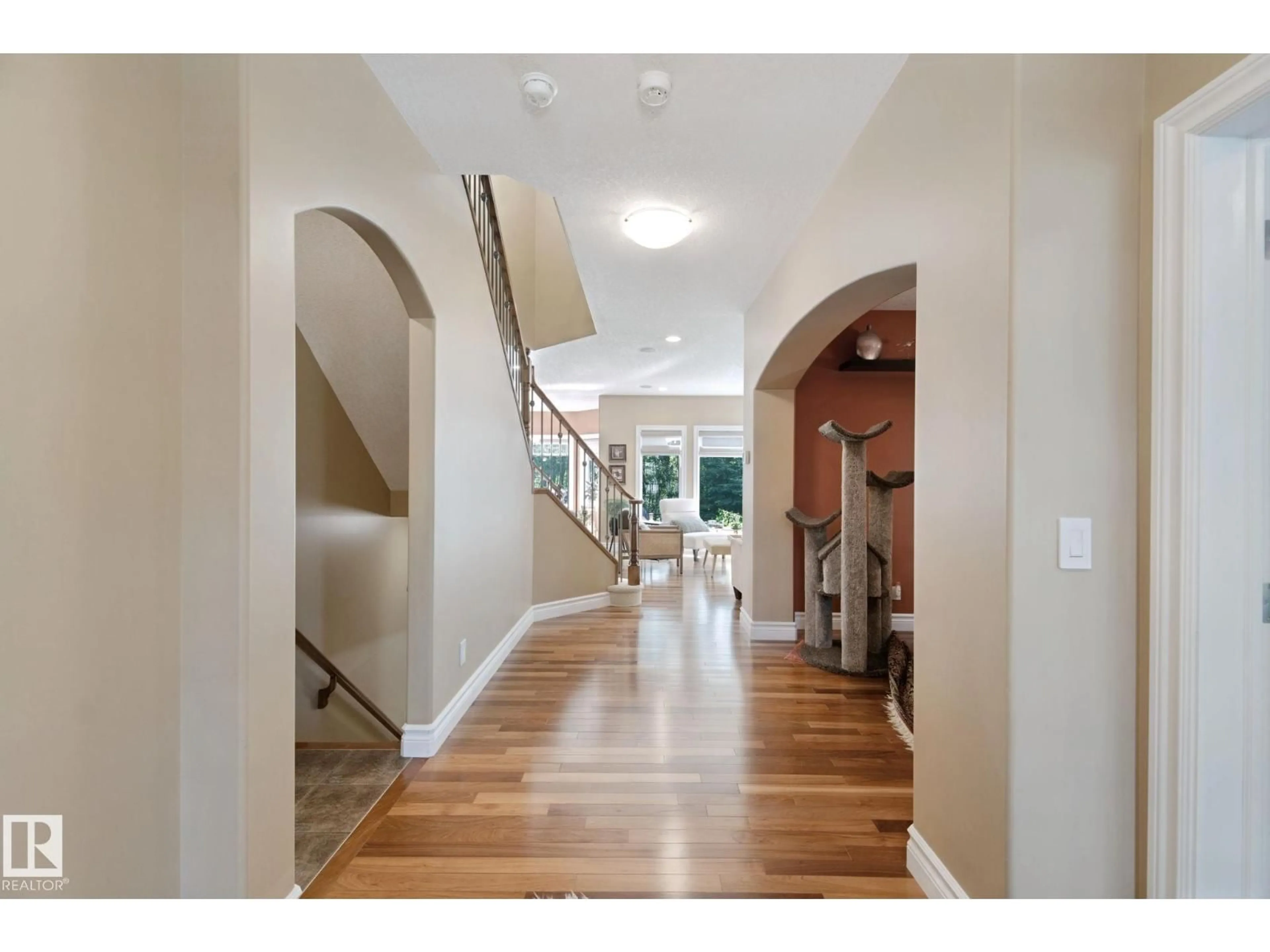 Indoor entryway for 18 EMBASSY PL, St. Albert Alberta T8N7B7