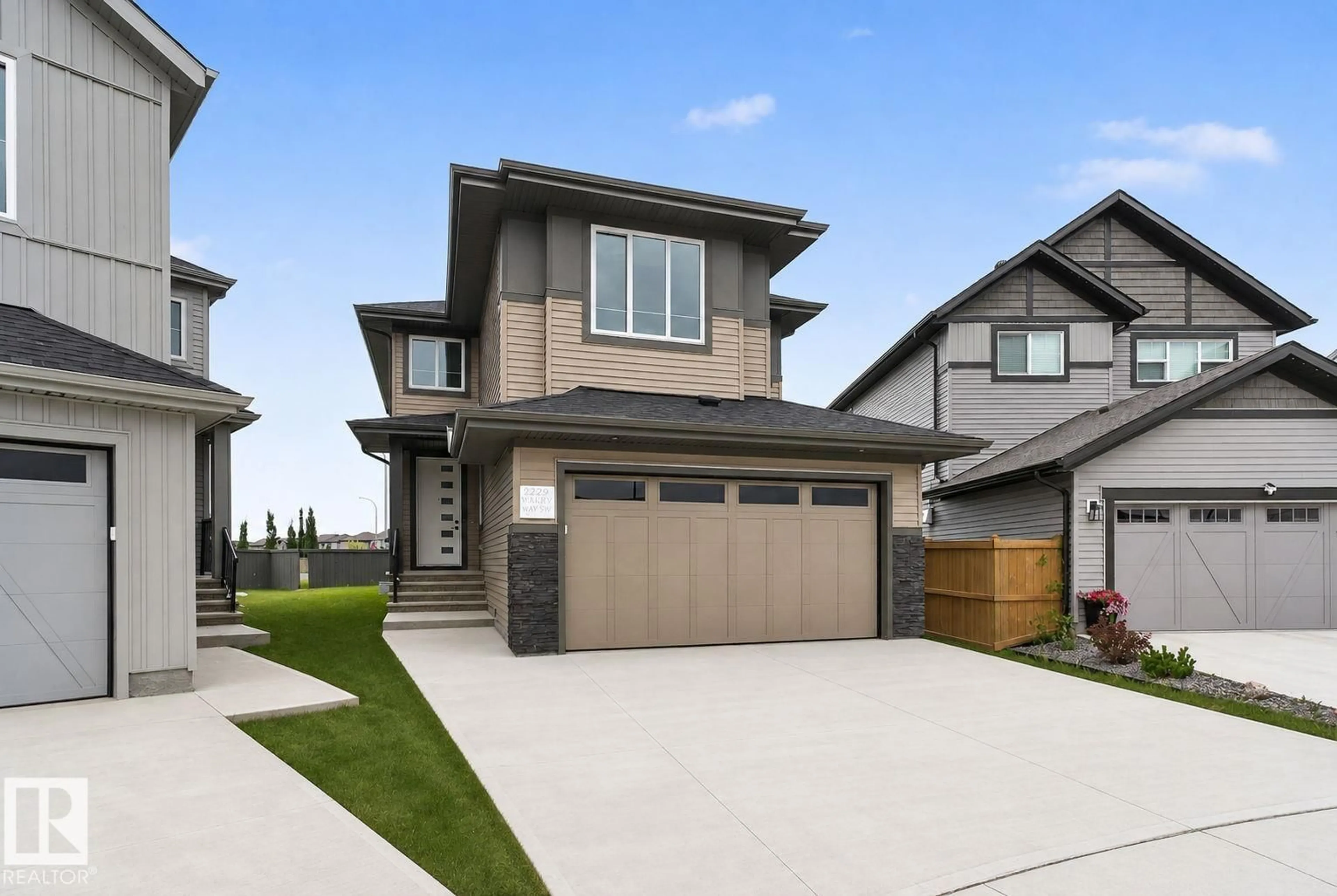 Home with vinyl exterior material, street for 41 ELLIOTT WD, Fort Saskatchewan Alberta T8L0Z4