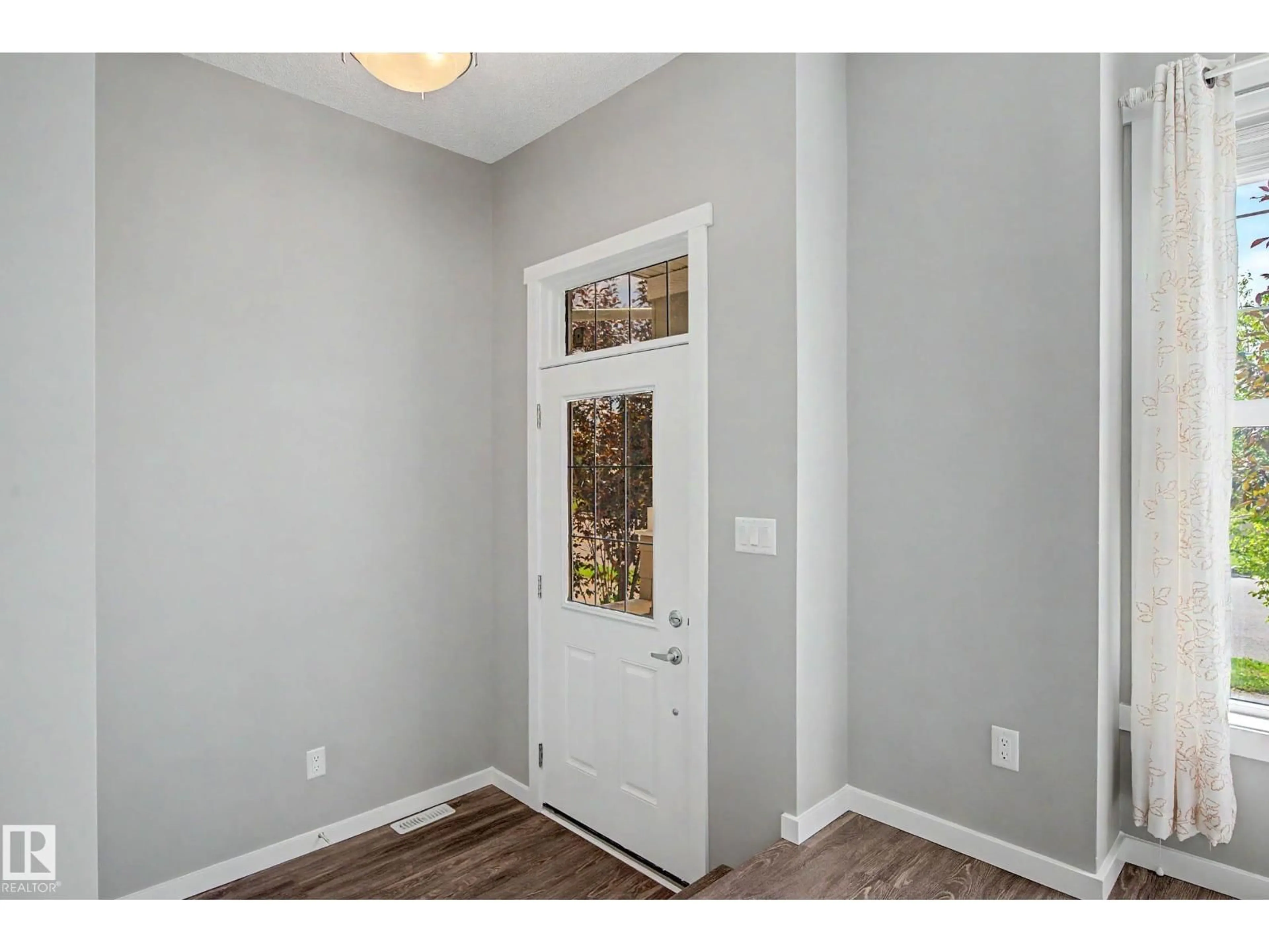 Indoor entryway for 118 SOUTHFORK RD, Leduc Alberta T9E1E2