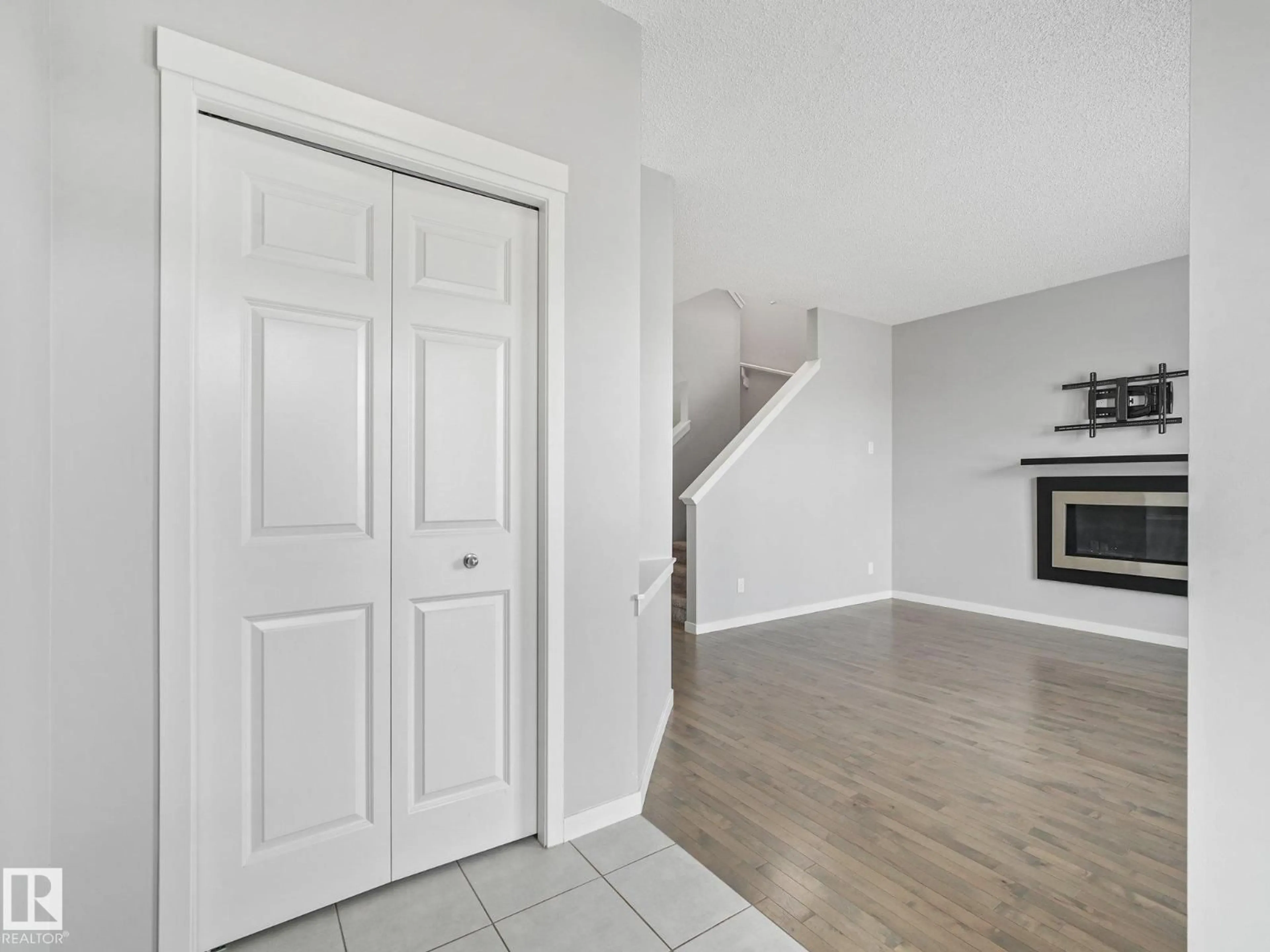 Indoor entryway for NW - 17629 60A ST, Edmonton Alberta T5Y0V1