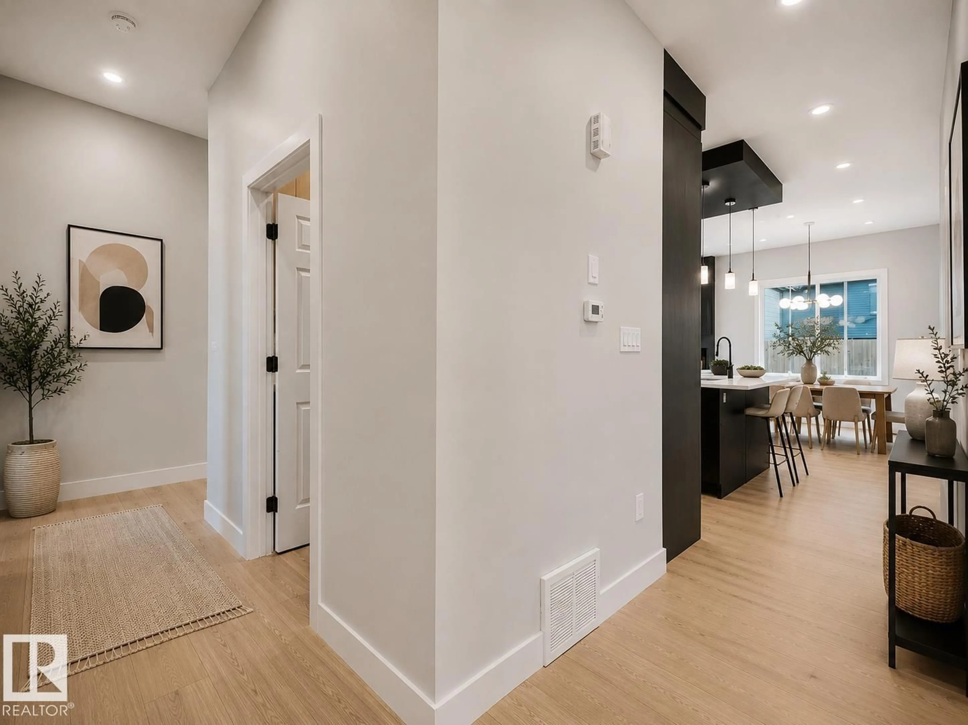 Indoor entryway for 22 DALQUIST BAY, Leduc Alberta T9E1N7