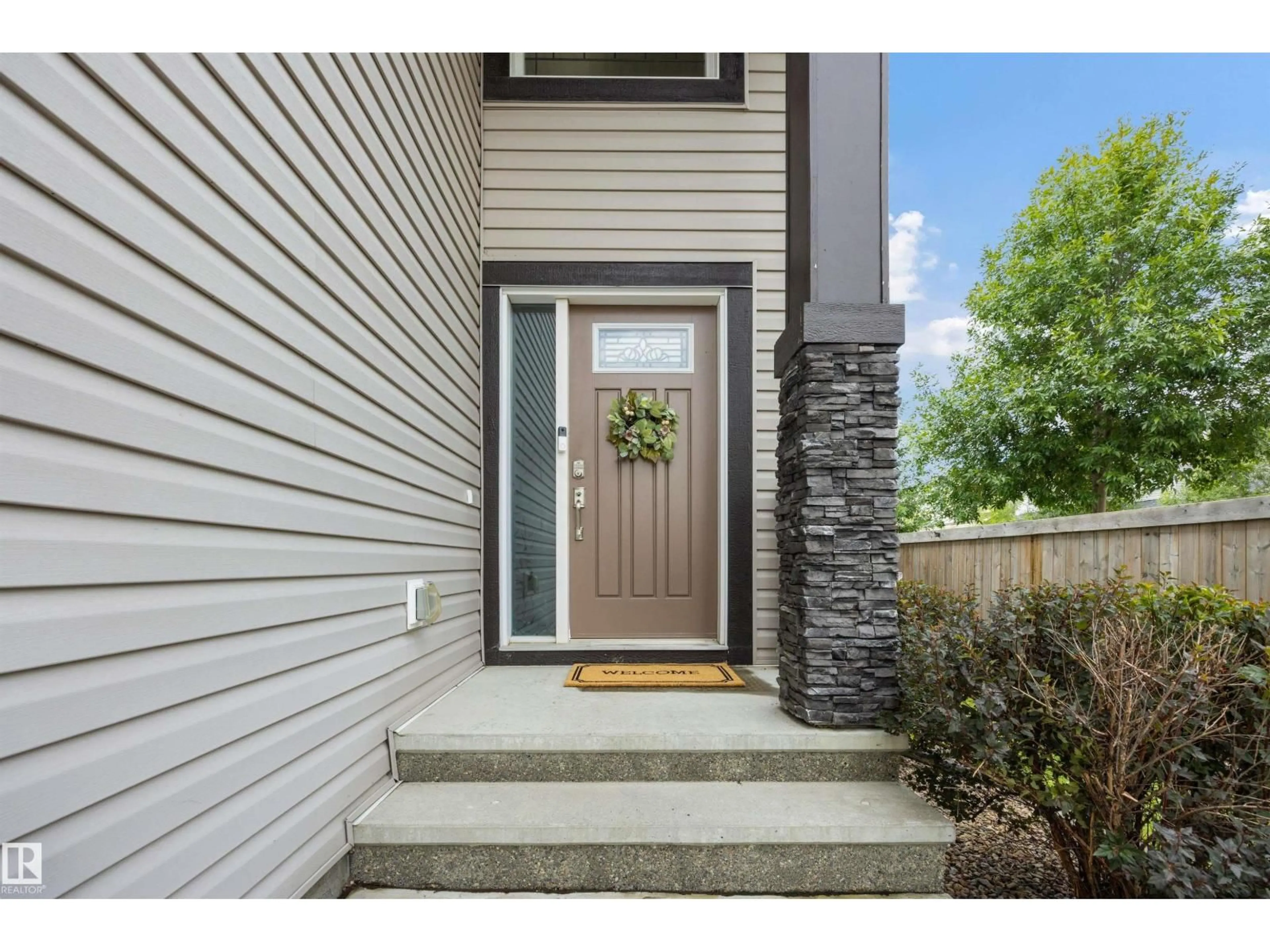 Indoor entryway for 1 DITTRICH AV, Fort Saskatchewan Alberta T8L0N3