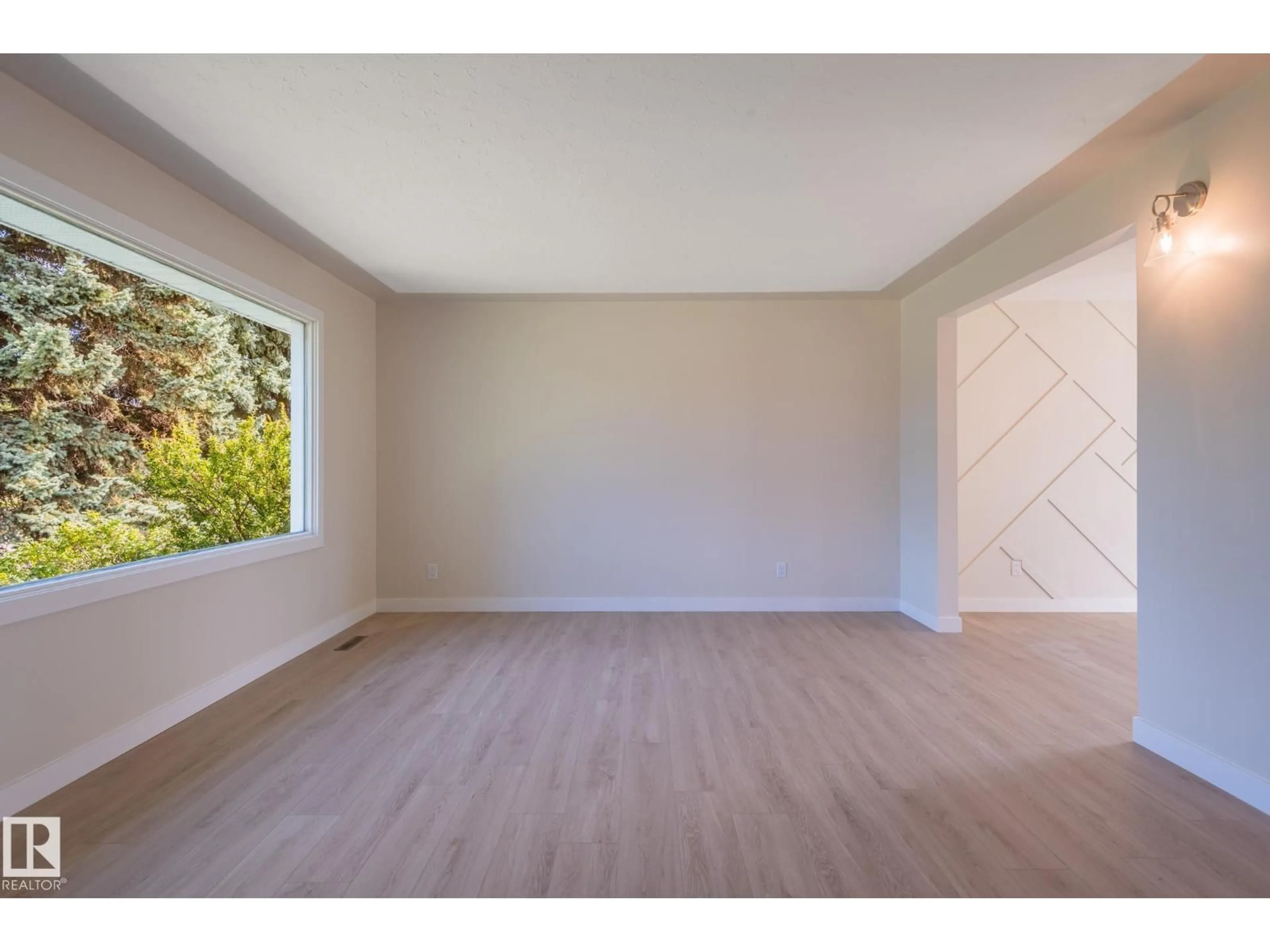 A pic of a room for 10431 137 AV, Edmonton Alberta T5E1Z1
