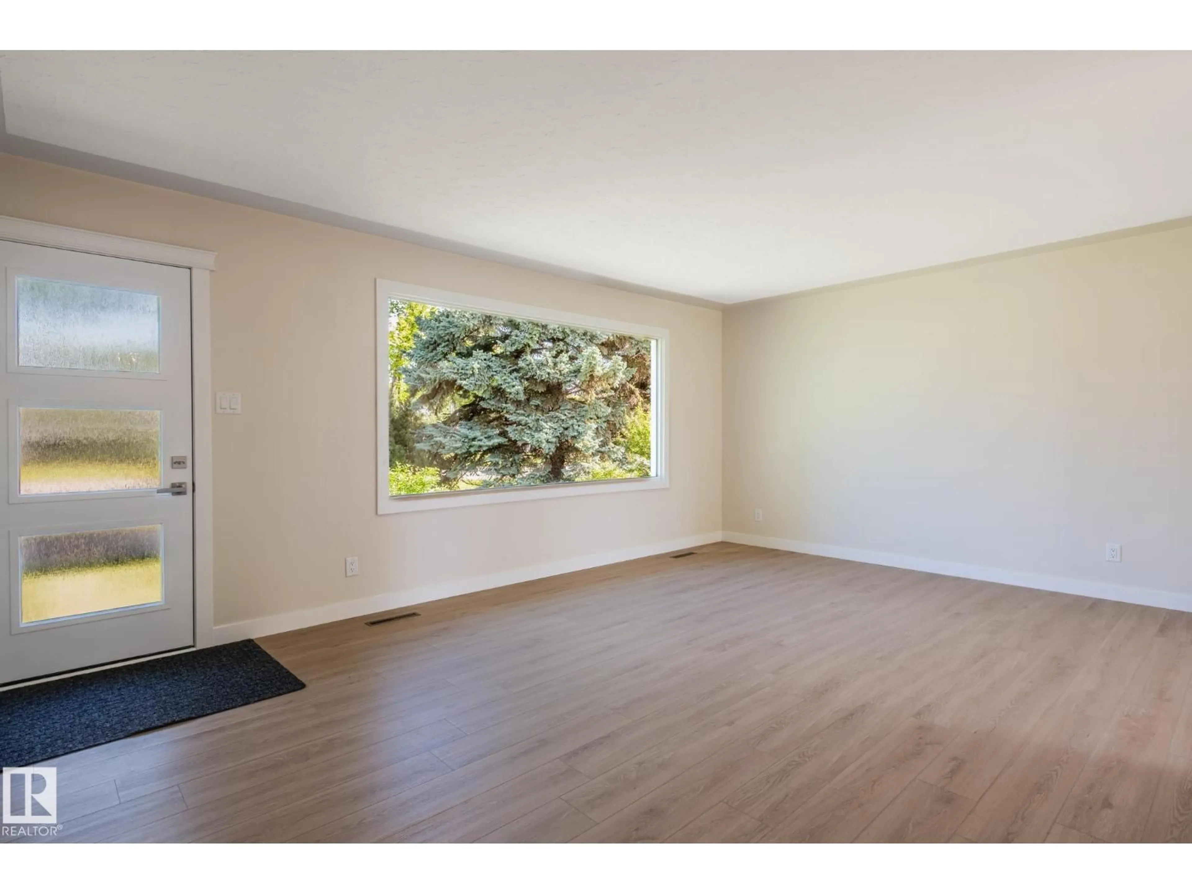 A pic of a room for 10431 137 AV, Edmonton Alberta T5E1Z1
