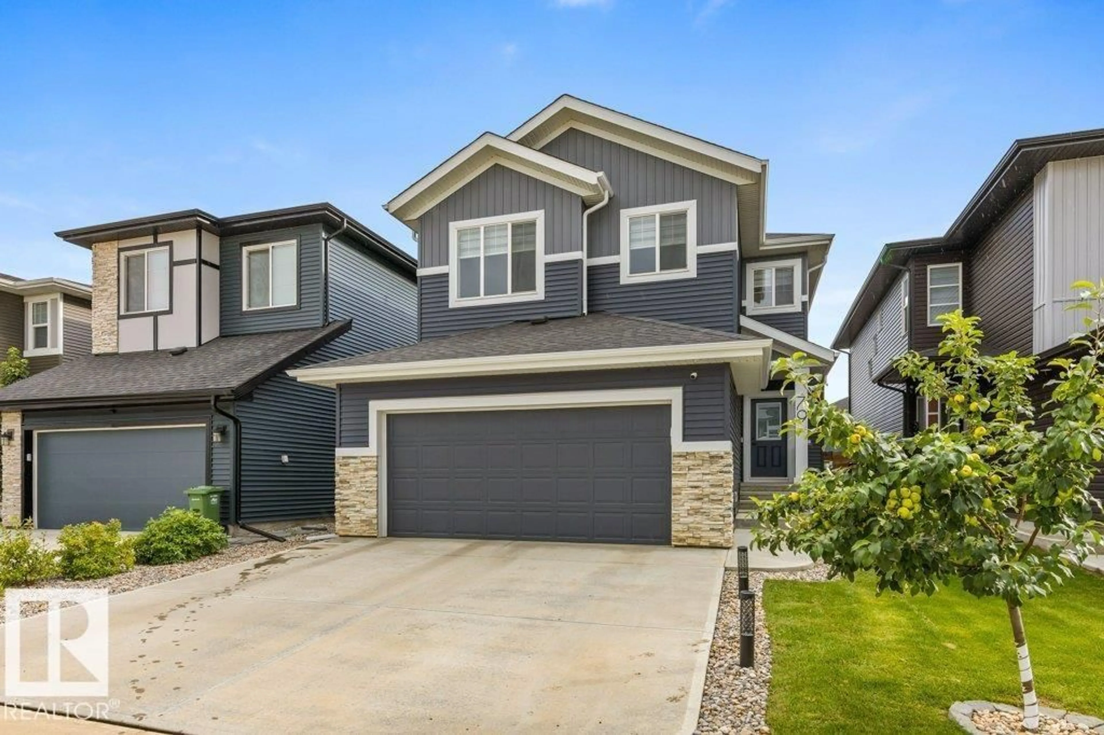 Home with vinyl exterior material, street for 79 ROYAL ST, St. Albert Alberta T8N7X4