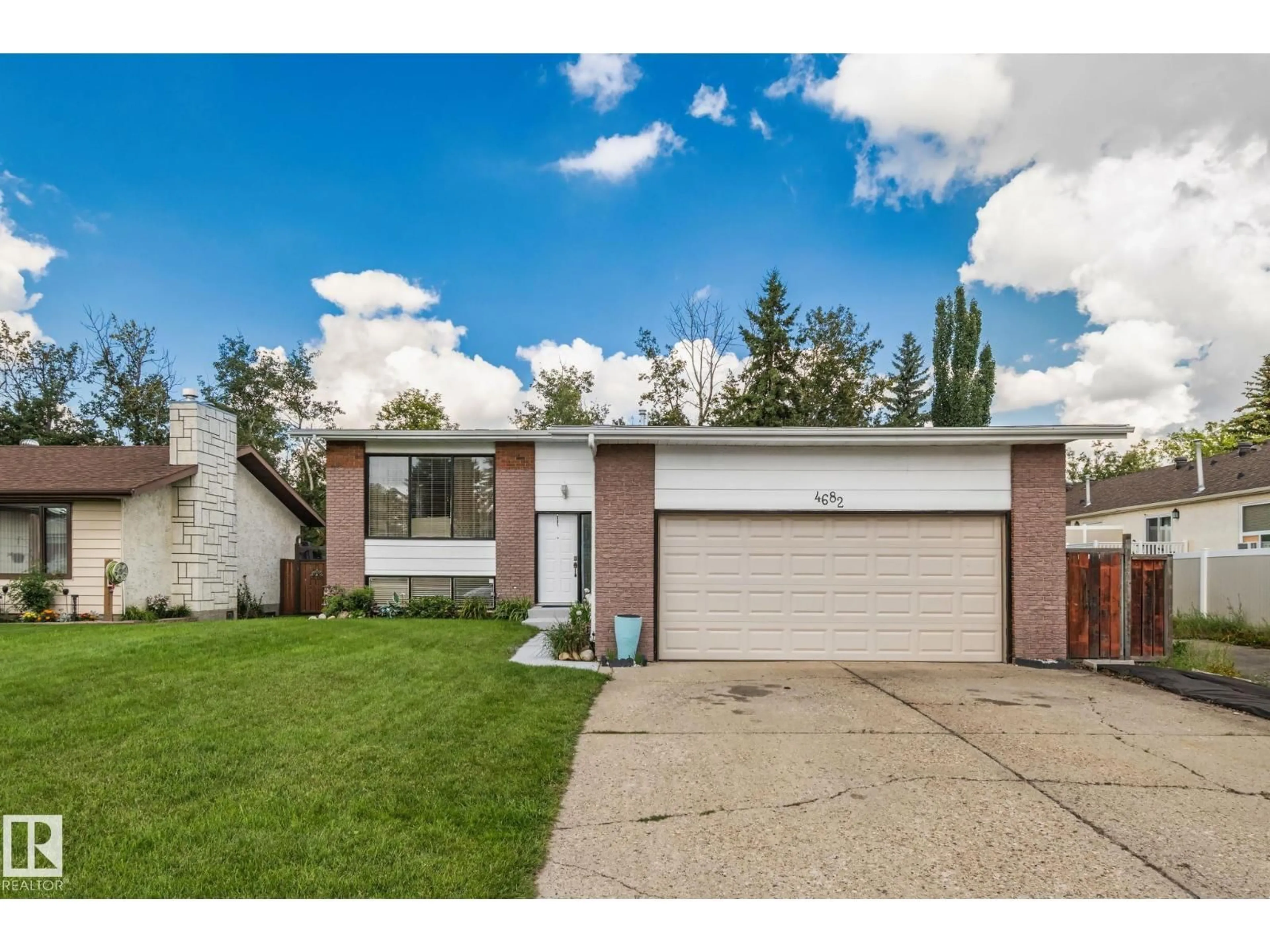 Home with vinyl exterior material, street for 4682 17 AV, Edmonton Alberta T6L2R9
