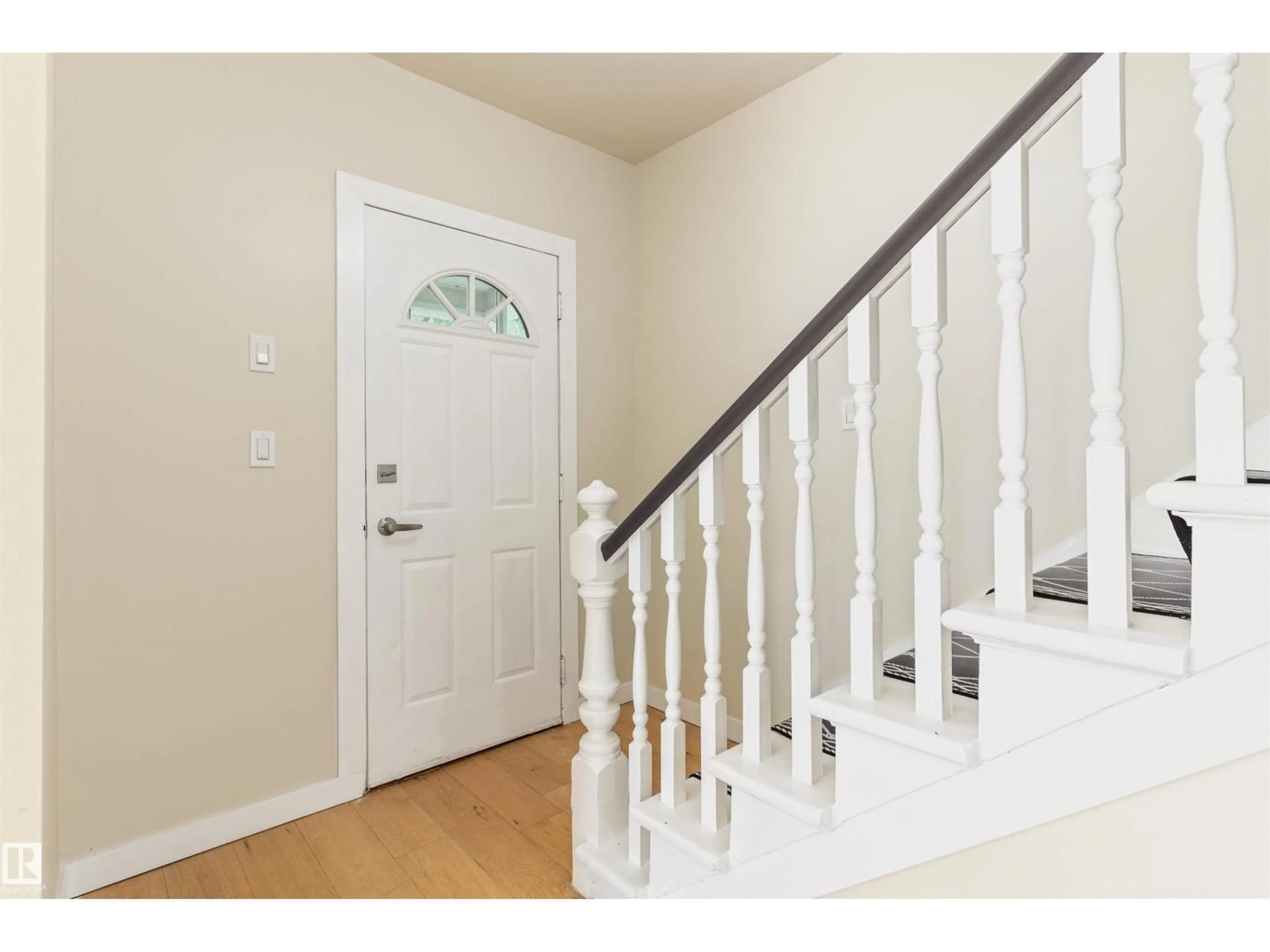 Indoor entryway for 12337 128 AV, Edmonton Alberta T5L3G6