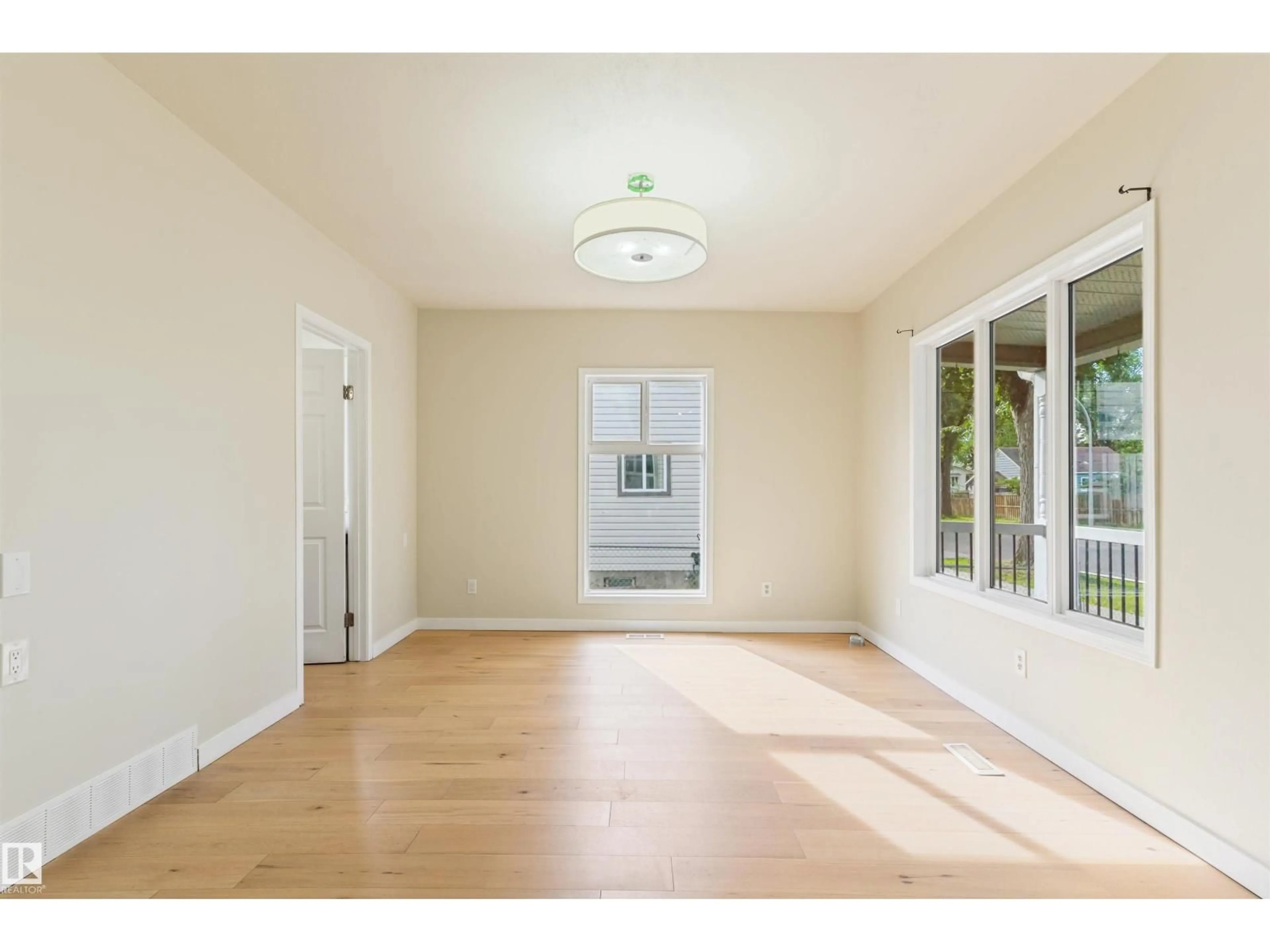 Indoor entryway for 12337 128 AV, Edmonton Alberta T5L3G6