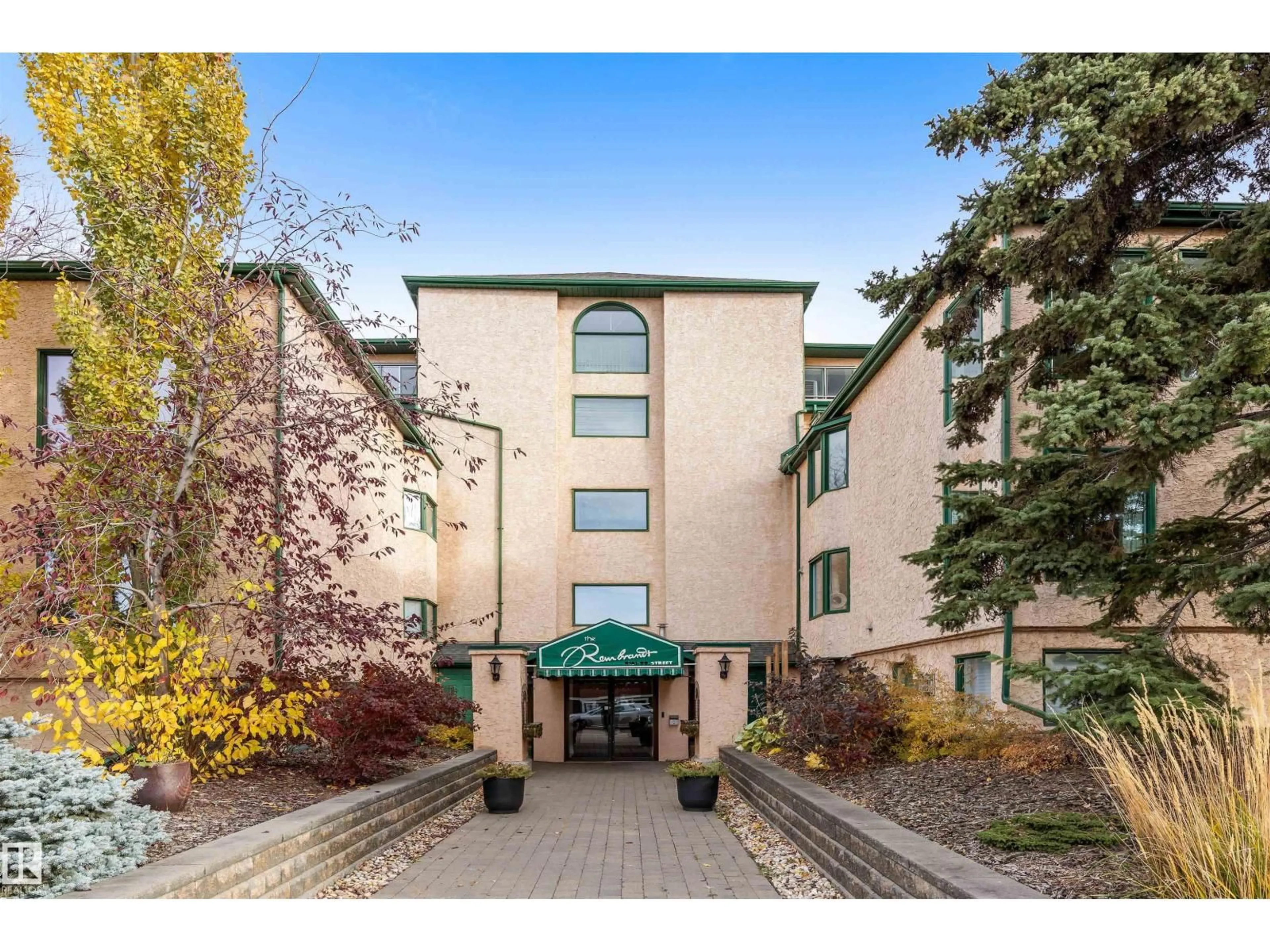 Indoor foyer for 205 - 9131 99 ST, Edmonton Alberta T6E3V9