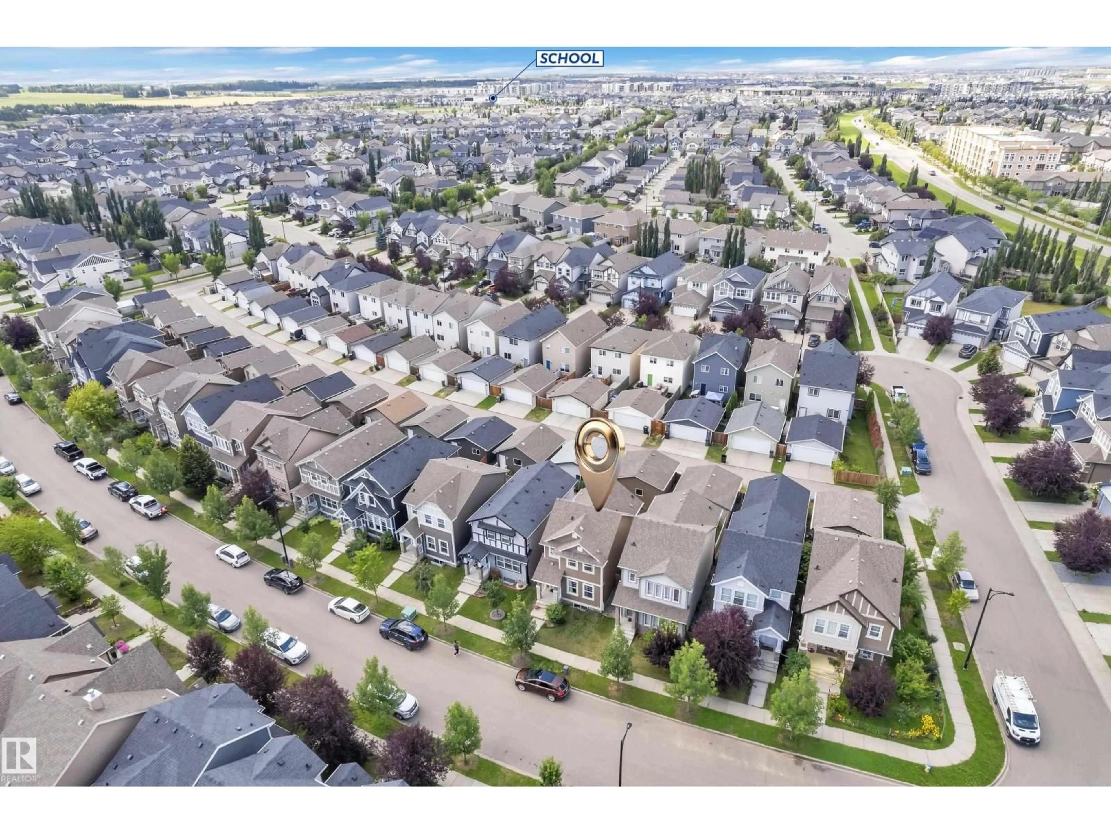 A pic from outside/outdoor area/front of a property/back of a property/a pic from drone, street for 3036 ARTHURS CR, Edmonton Alberta T6W2H8