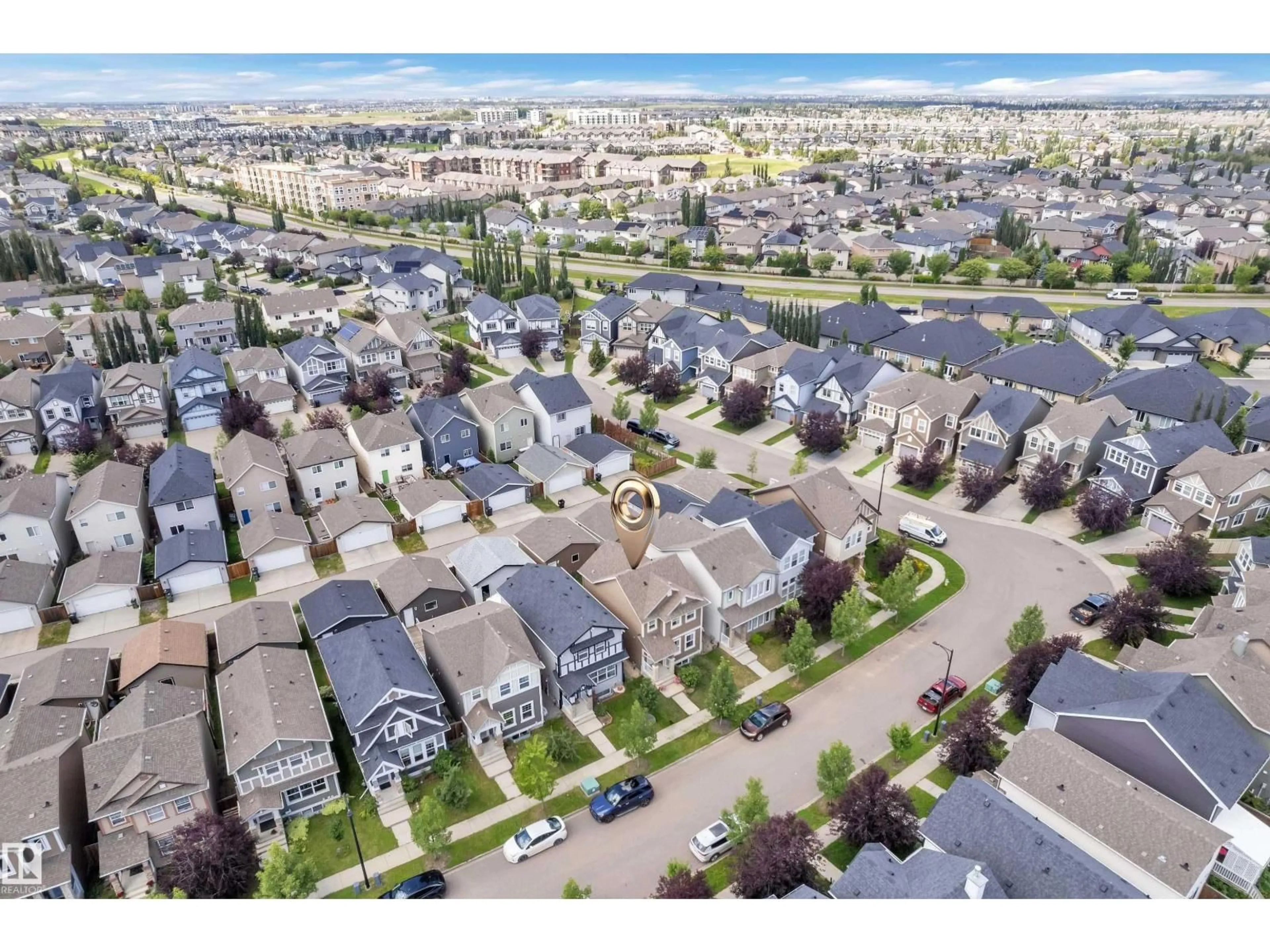 A pic from outside/outdoor area/front of a property/back of a property/a pic from drone, street for 3036 ARTHURS CR, Edmonton Alberta T6W2H8