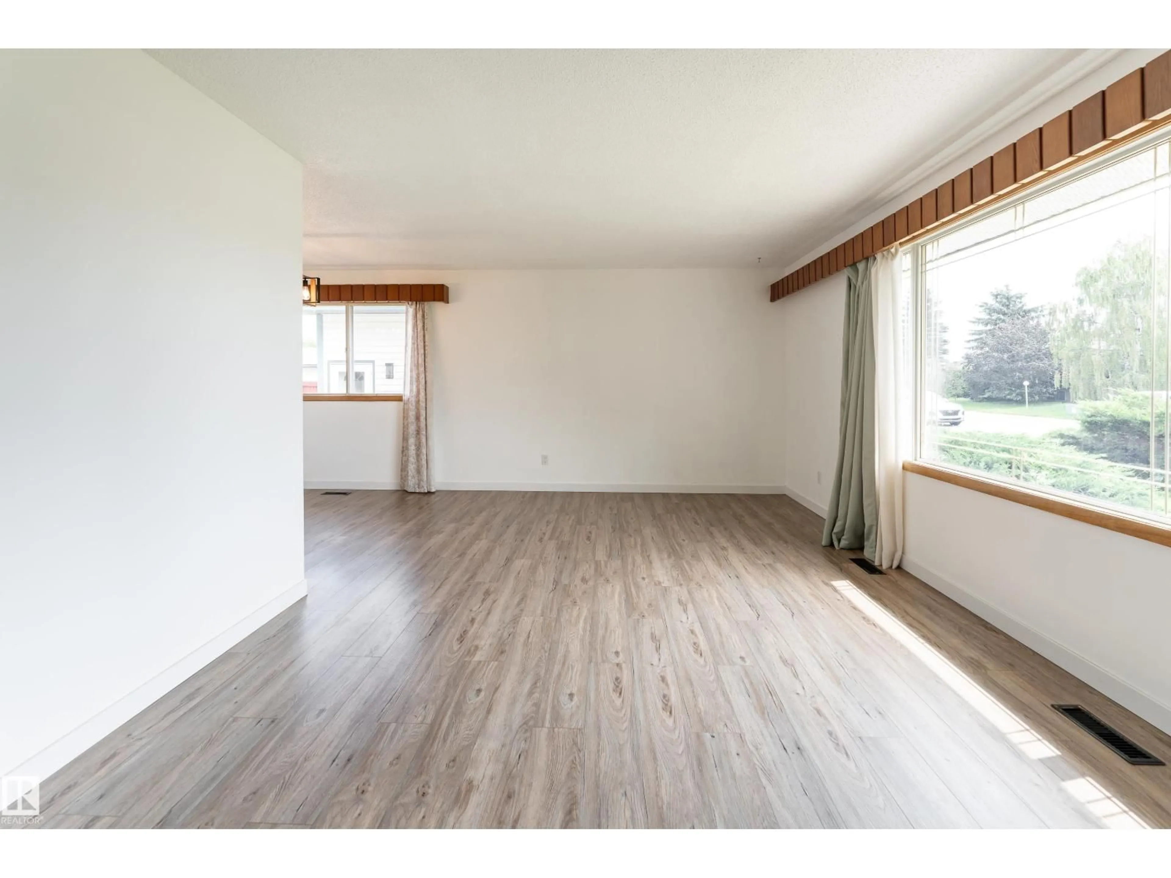 A pic of a room for 7120 139 AV, Edmonton Alberta T5C2M2