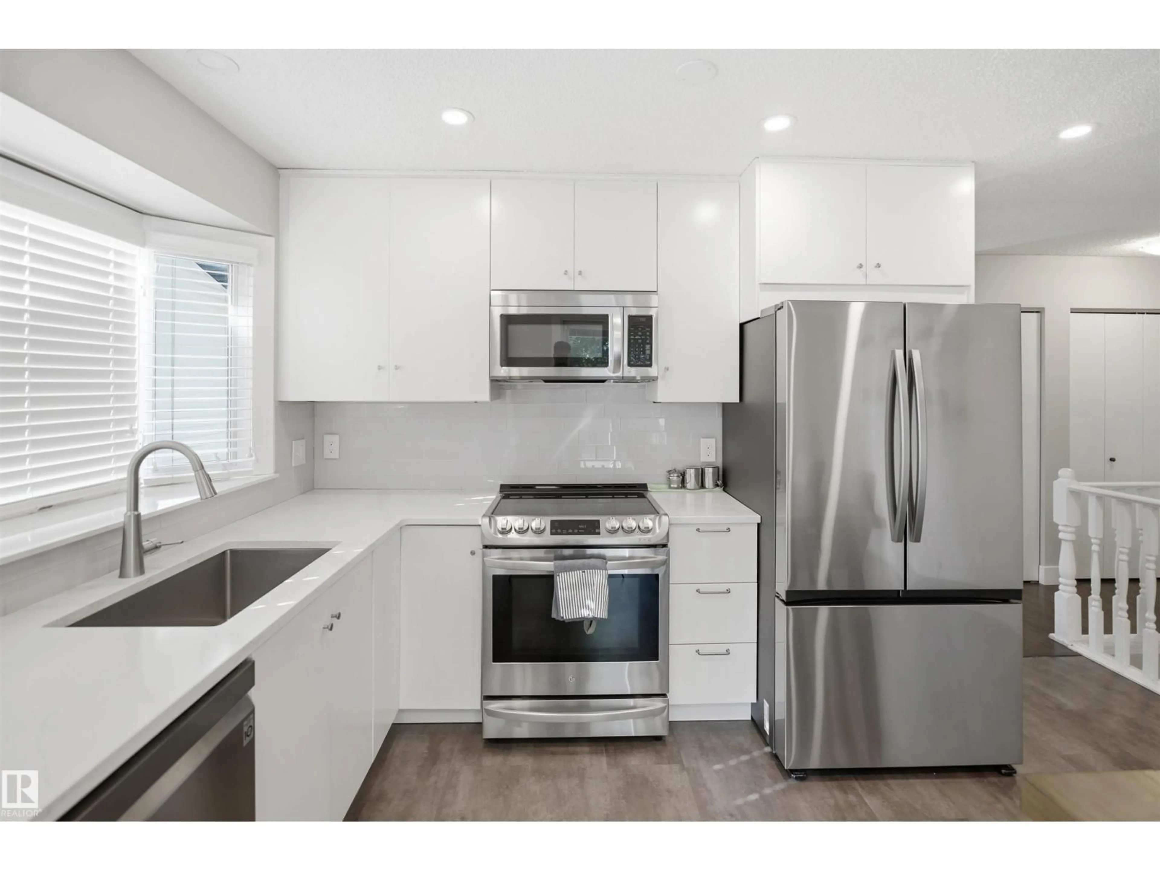 Unknown for 3515 20 AVE NW, Edmonton Alberta T6L3E2