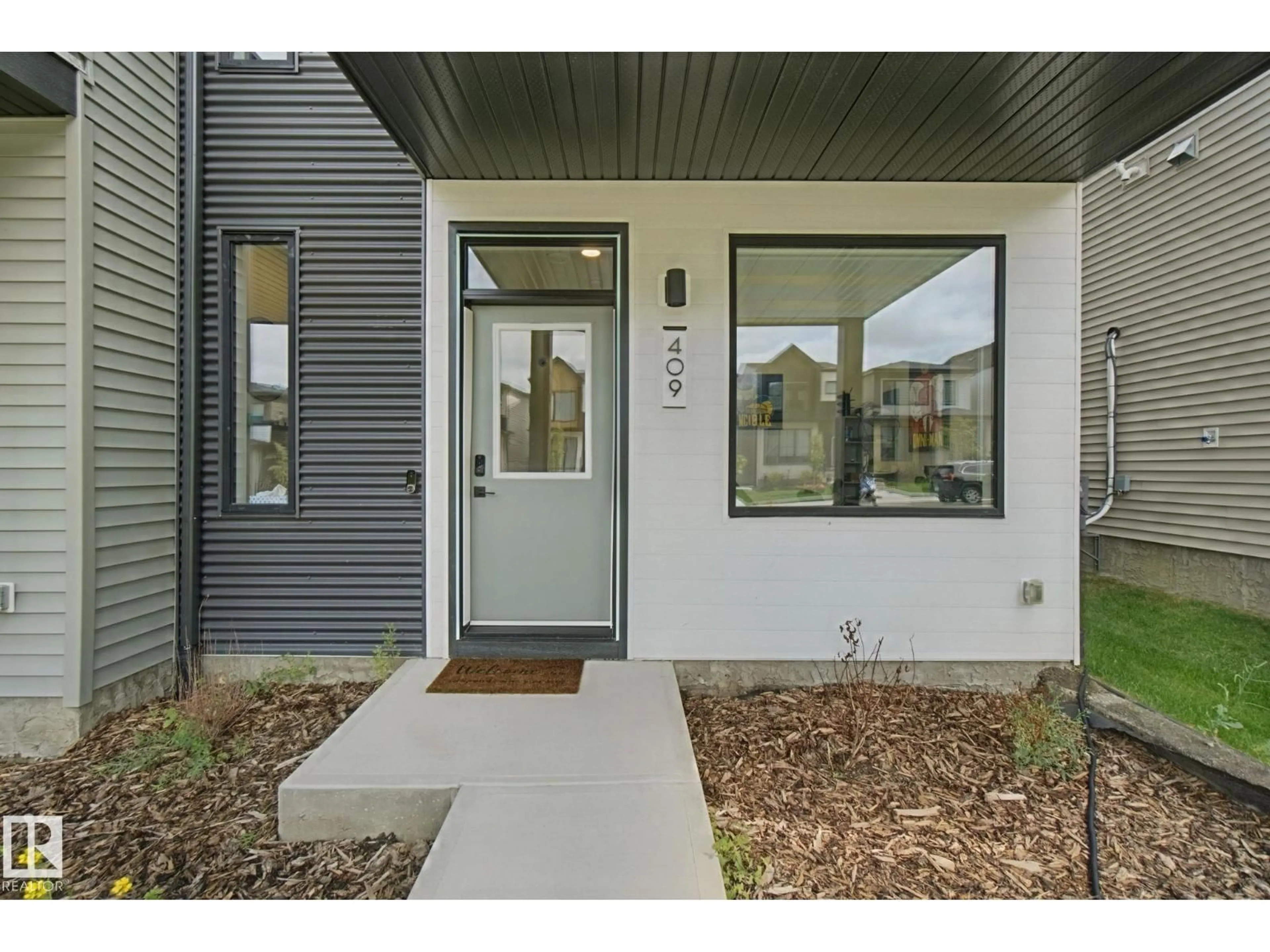 Indoor entryway for SW - 409 32 ST, Edmonton Alberta T6X3C8