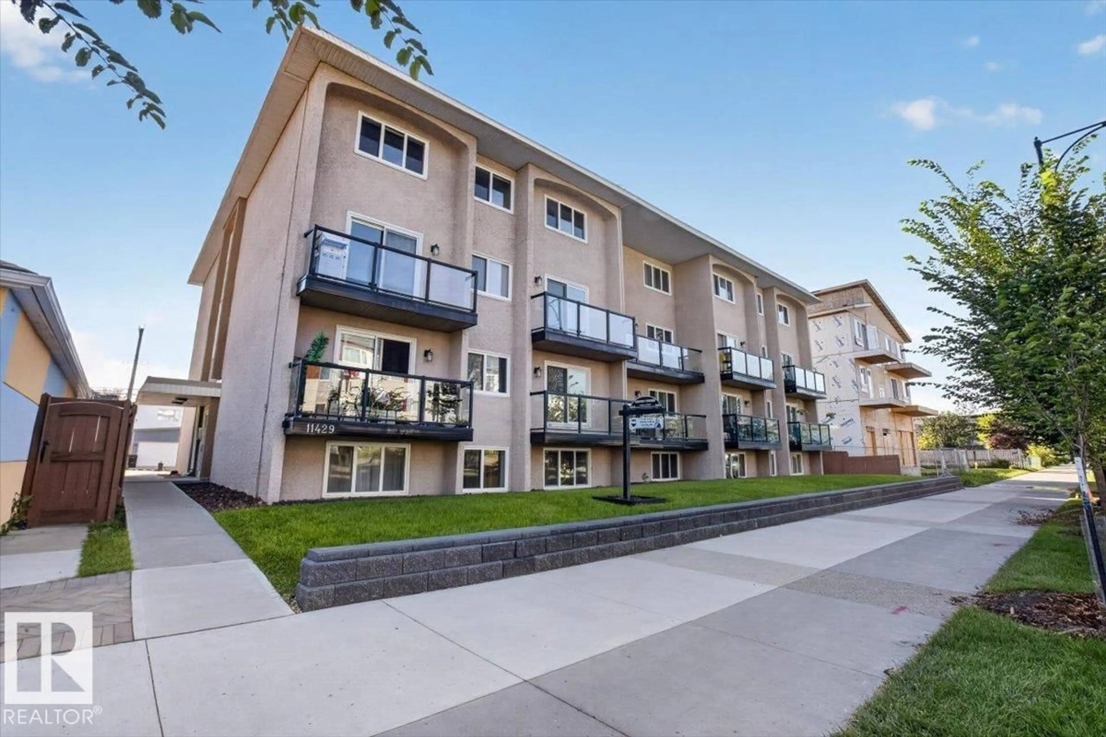 Patio, street for 205 - 11429 124 ST, Edmonton Alberta T5M0K4
